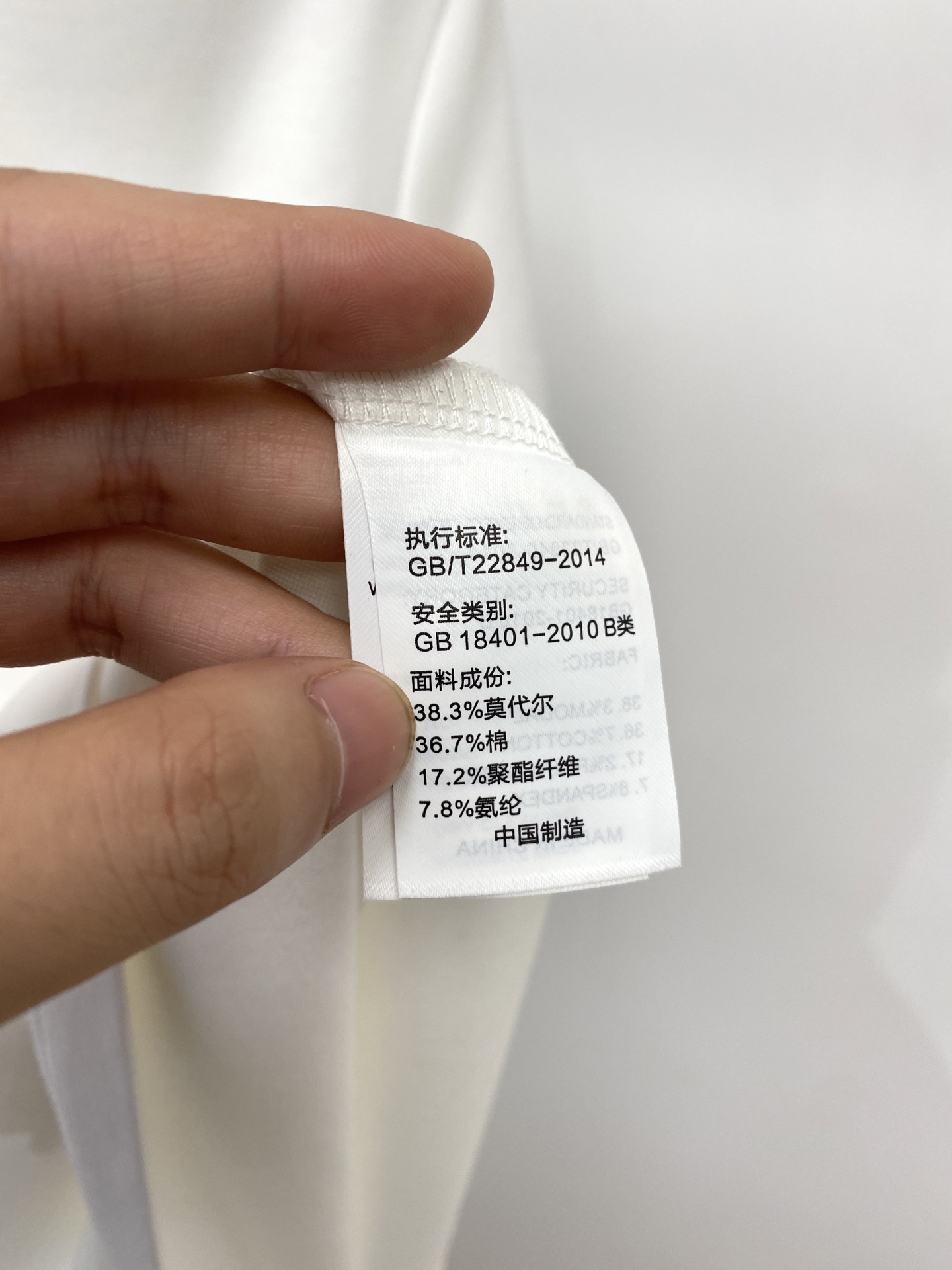 Loro piana、2026新品短袖T恤，帅气时尚，胸前精致刺绣图案字母logo，简约百搭款。面料棉 