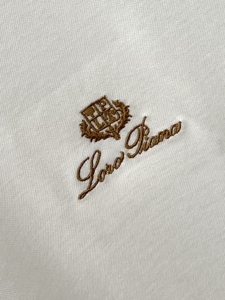 Loro piana、2026新品短袖T恤，帅气时尚，胸前精致刺绣图案字母logo，简约百搭款。面料棉 