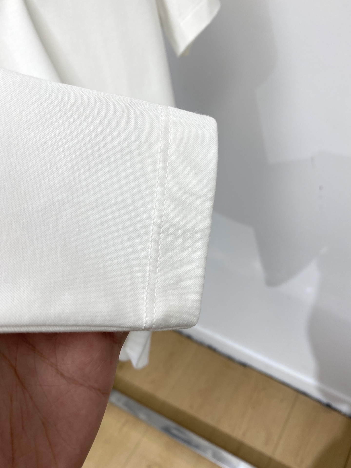 Loro piana、2026新品短袖T恤，帅气时尚，胸前精致刺绣图案字母logo，简约百搭款。面料棉 