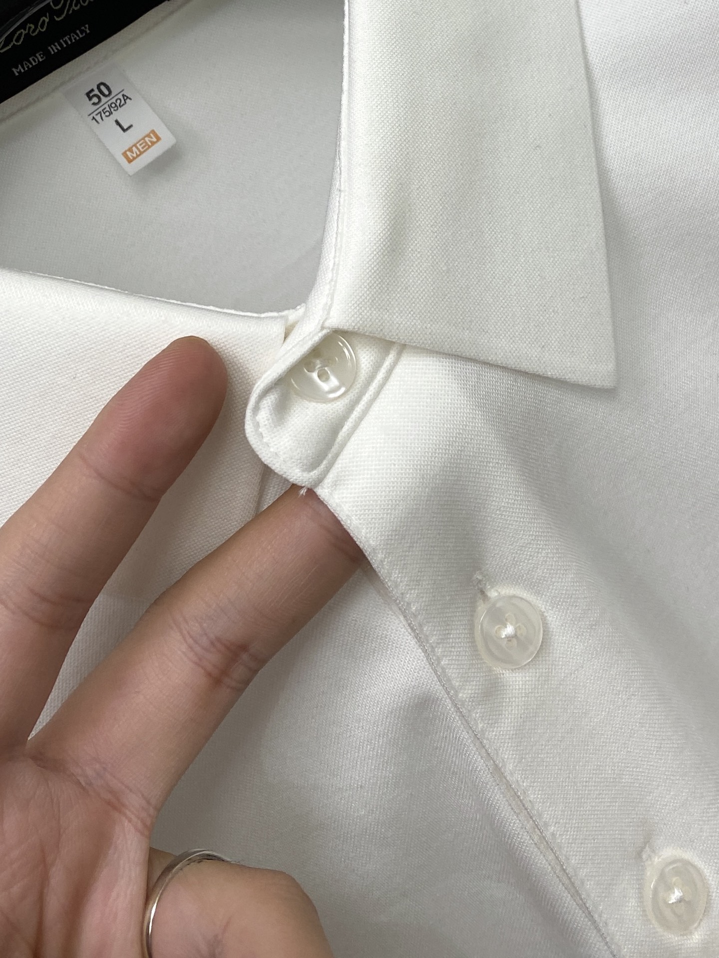 Loro piana、2026新品短袖T恤，帅气时尚，胸前精致刺绣图案字母logo，简约百搭款。面料棉 