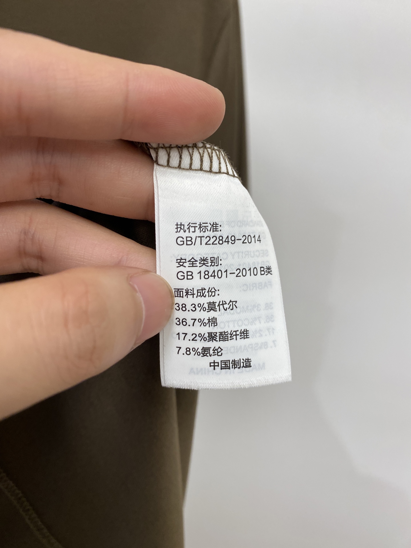 Loro piana、2026新品短袖T恤，帅气时尚，胸前精致刺绣图案字母logo，简约百搭款。面料棉 