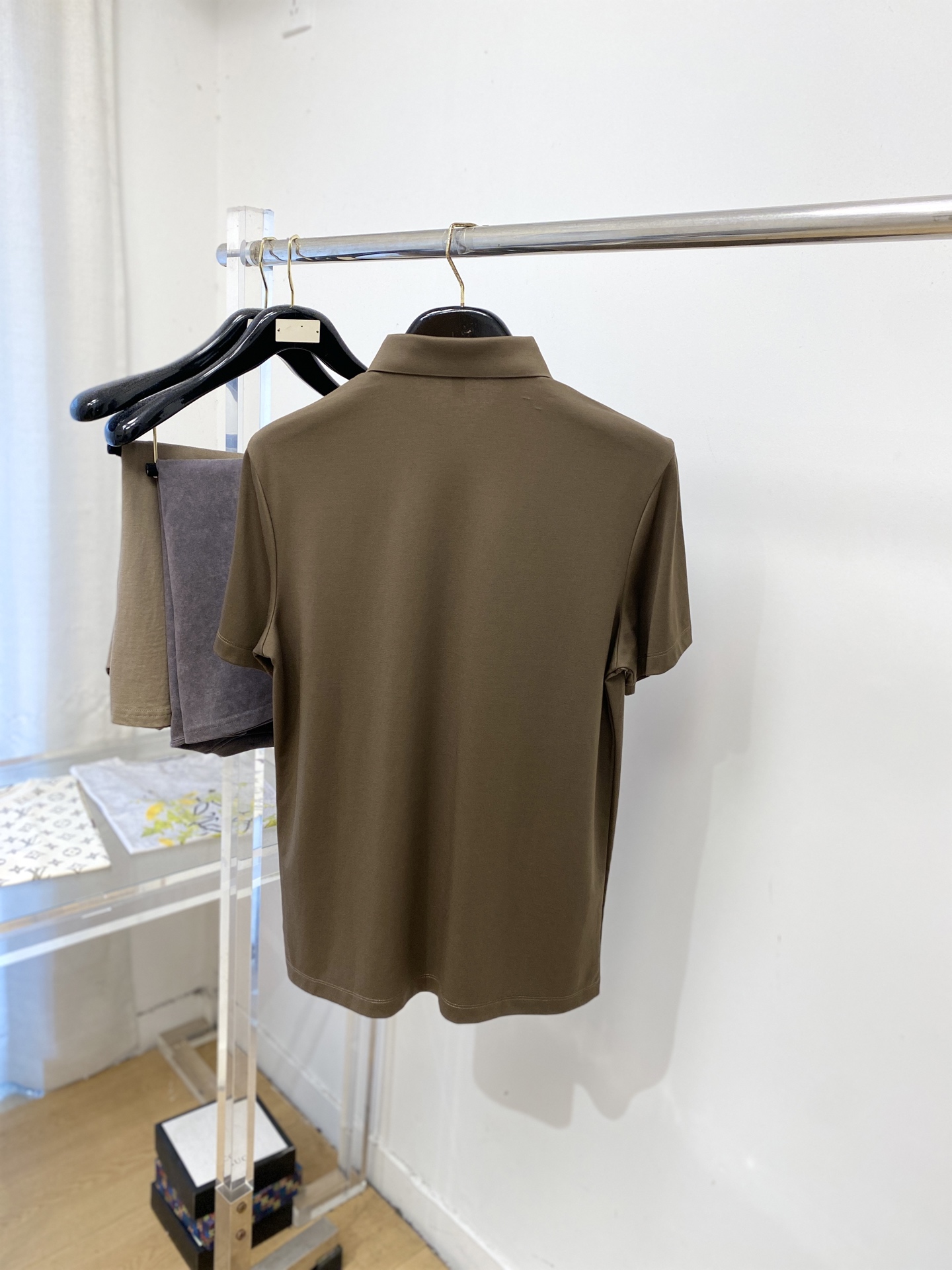 Loro piana、2026新品短袖T恤，帅气时尚，胸前精致刺绣图案字母logo，简约百搭款。面料棉 