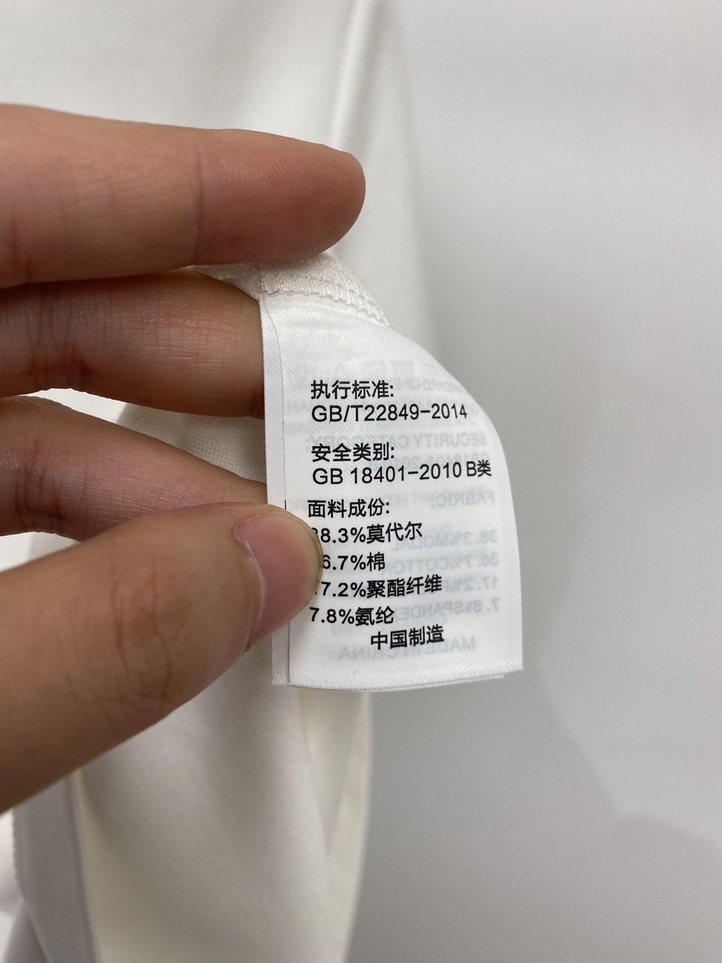 爱马仕、2026新品短袖T恤，帅气时尚，胸前精致刺绣字母logo，简约百搭款。面料棉 不仅挺括，保持潮流