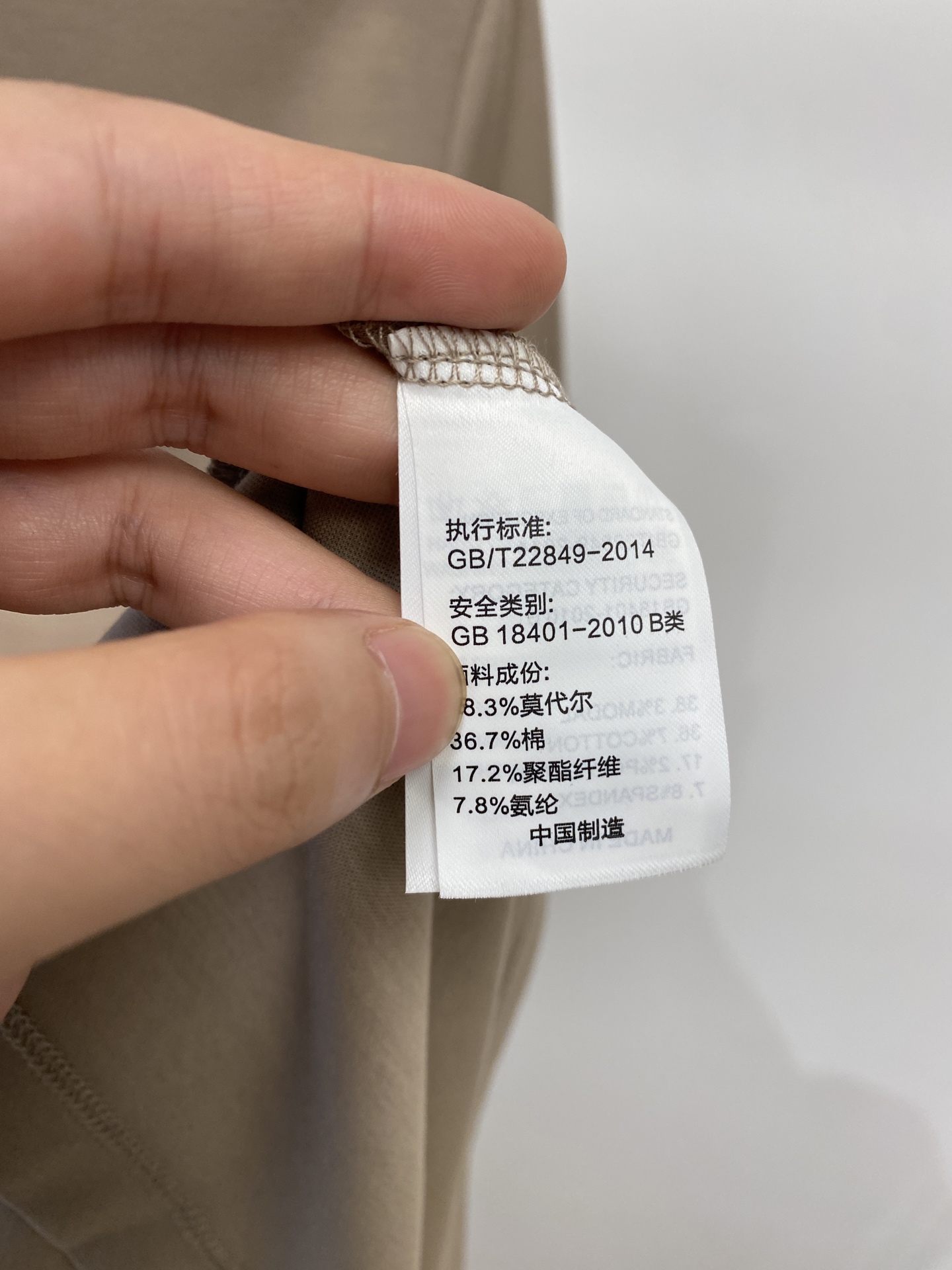 爱马仕、2026新品短袖T恤，帅气时尚，胸前精致刺绣字母logo，简约百搭款。面料棉 不仅挺括，保持潮流