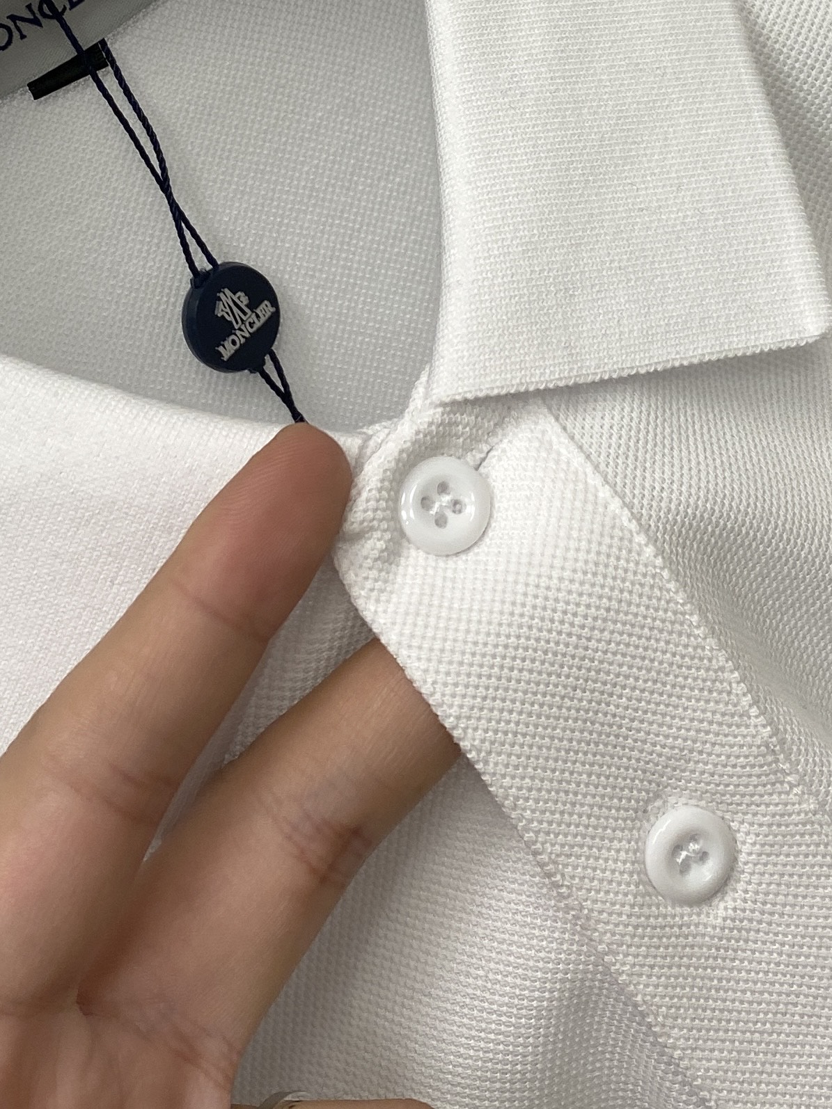 蒙口、2026新品短袖T恤，帅气时尚，胸前刺绣装饰图案logo，简约百搭款。面料棉 不仅挺括，保持潮流的