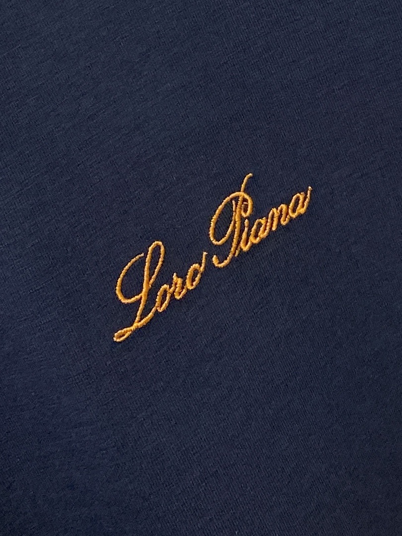 ￼ Loro piana、2026最新品，时尚休闲套装，顶级原版面料打造，穿着舒适，吸湿性透气性都非常良