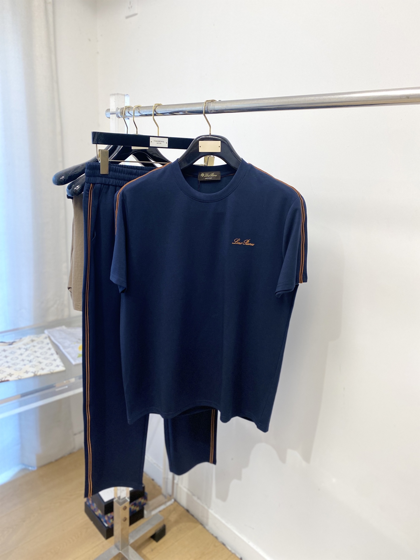 ￼ Loro piana、2026最新品，时尚休闲套装，顶级原版面料打造，穿着舒适，吸湿性透气性都非常良