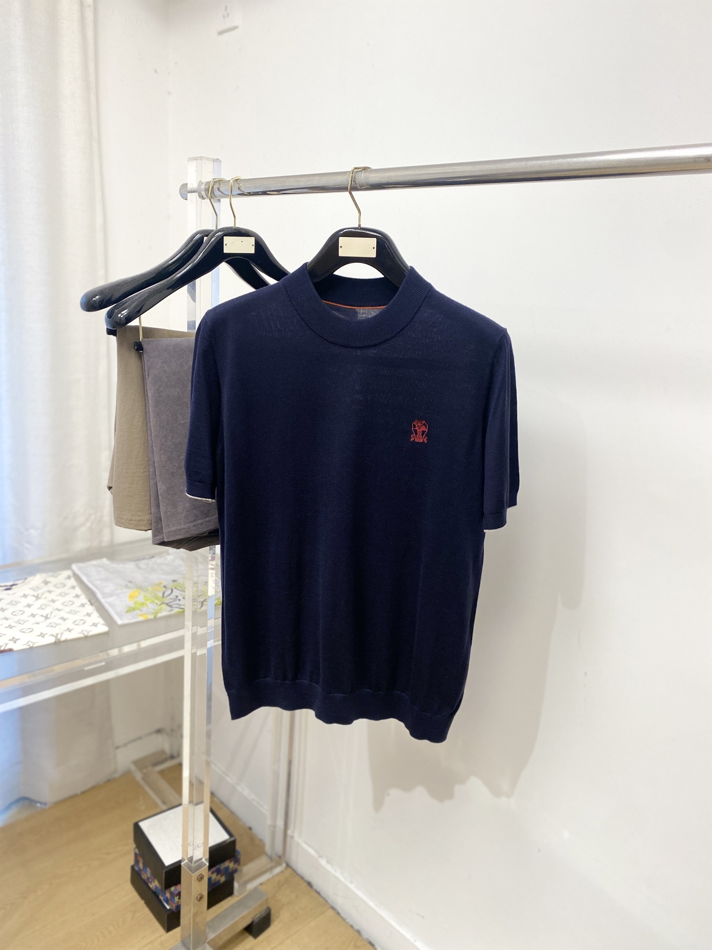 Brunello Cucinelli、2026新品短袖T恤，帅气时尚，简约百搭款。胸前精致刺绣图案log