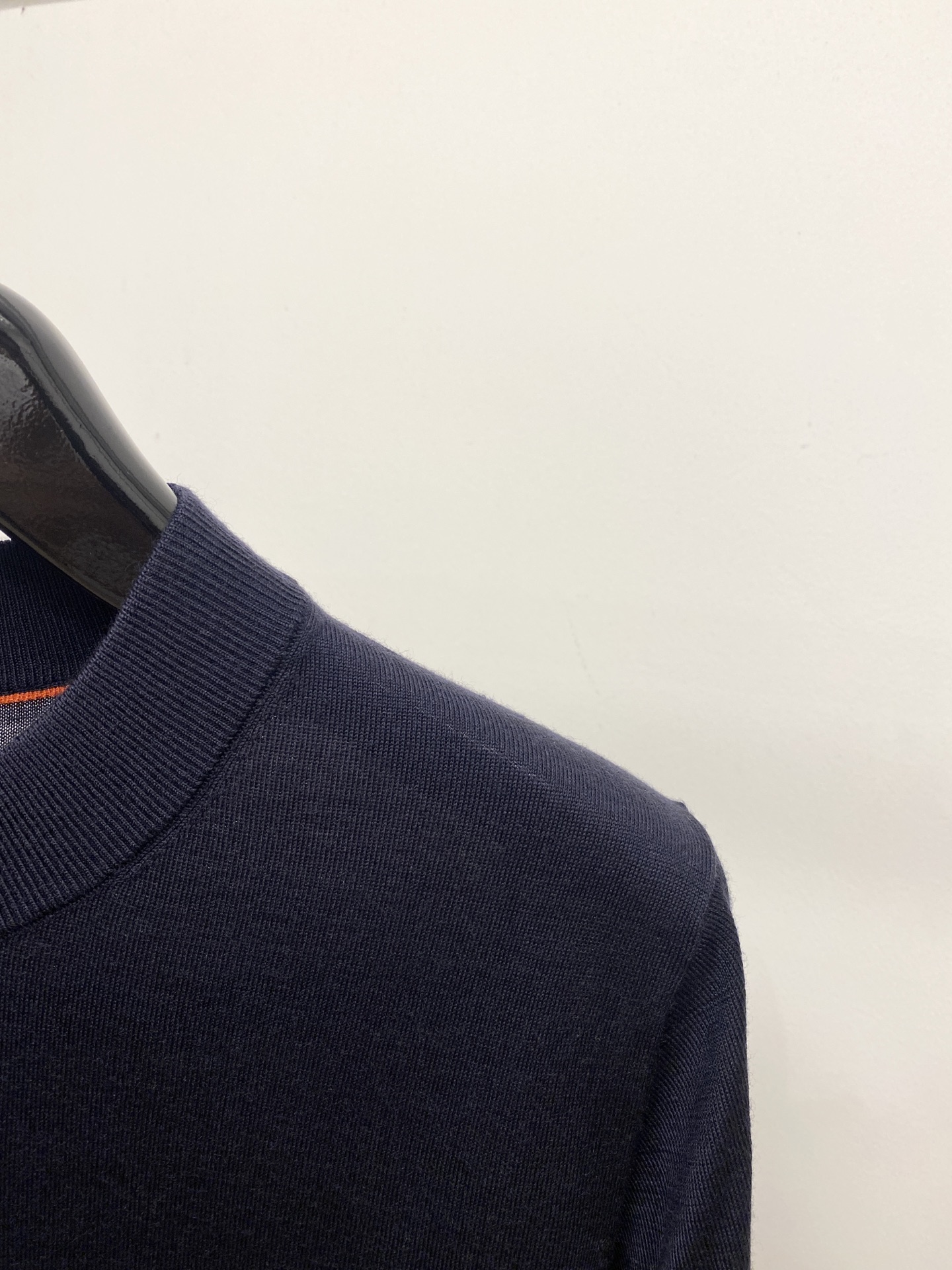 Brunello Cucinelli、2026新品短袖T恤，帅气时尚，简约百搭款。胸前精致刺绣图案log