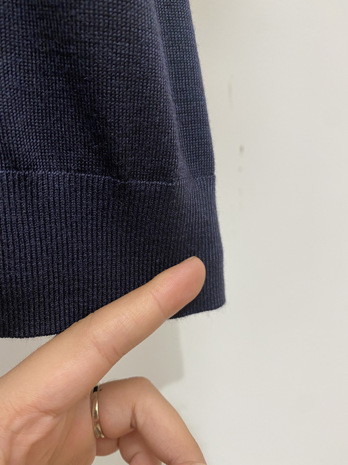 Brunello Cucinelli、2026新品短袖T恤，帅气时尚，简约百搭款。胸前精致刺绣图案log
