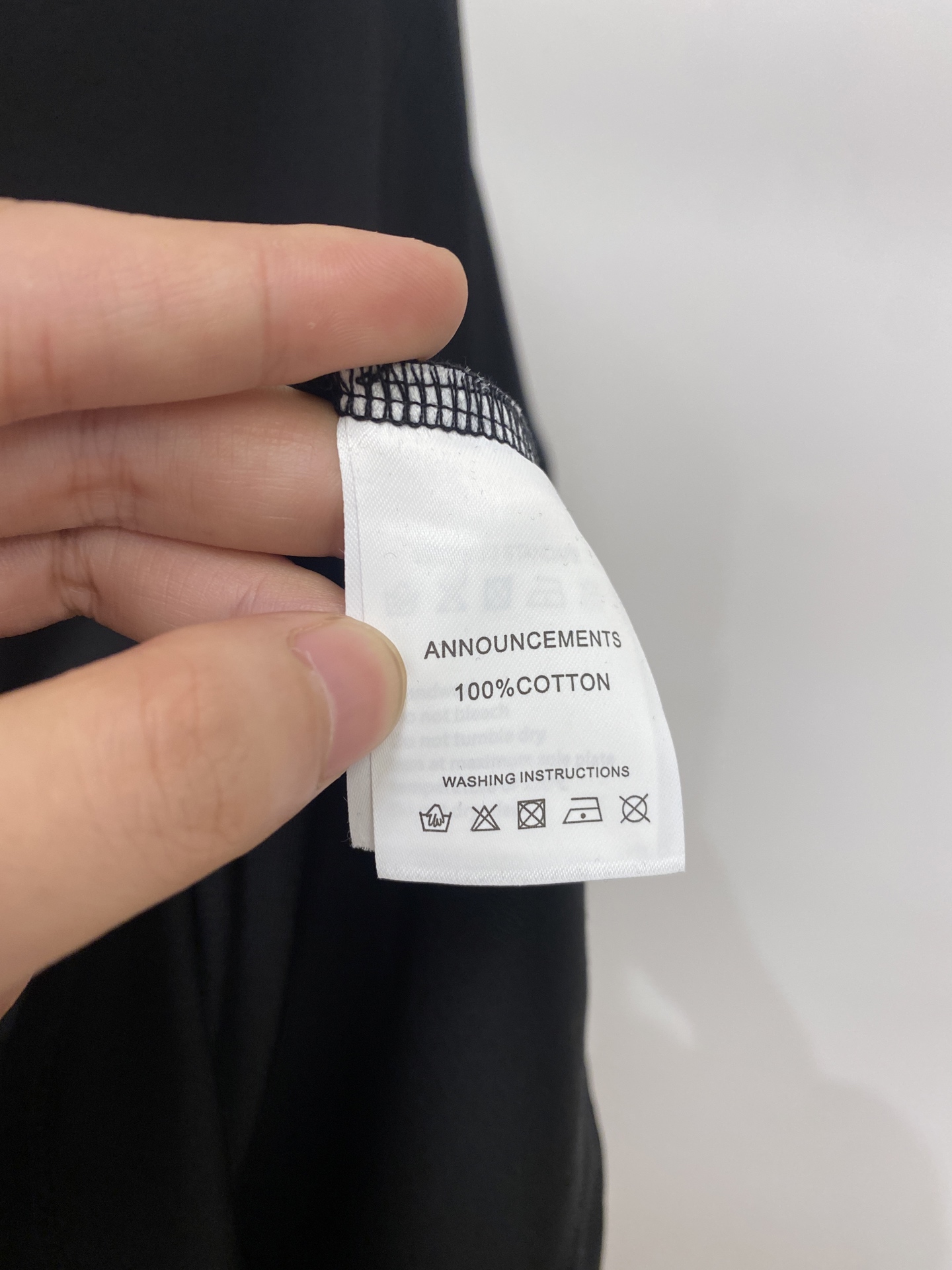 Loro piana、2026新品短袖T恤，帅气时尚，简约百搭款。胸前凹凸印胶图案logo，面料棉 不仅