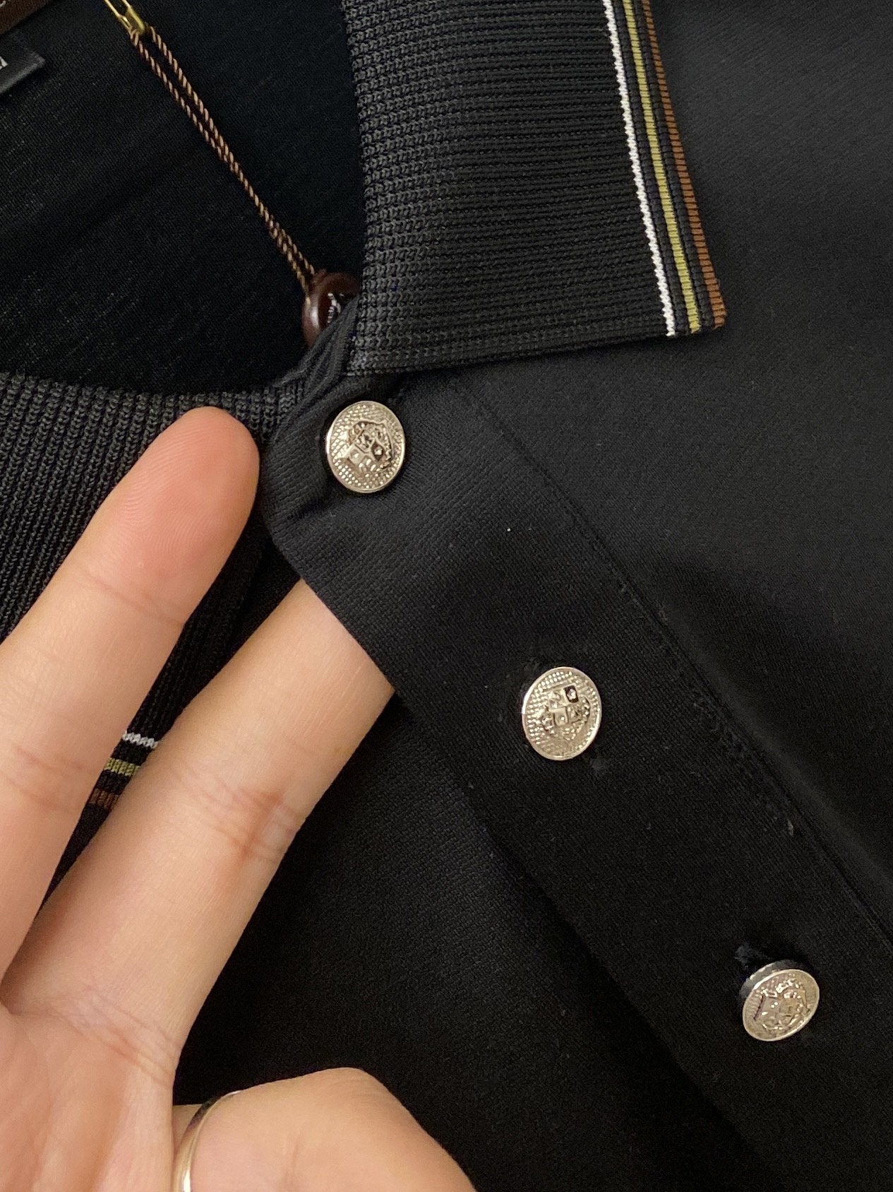 Loro piana、2026新品短袖T恤，帅气时尚，简约百搭款。胸前凹凸印胶图案logo，面料棉 不仅