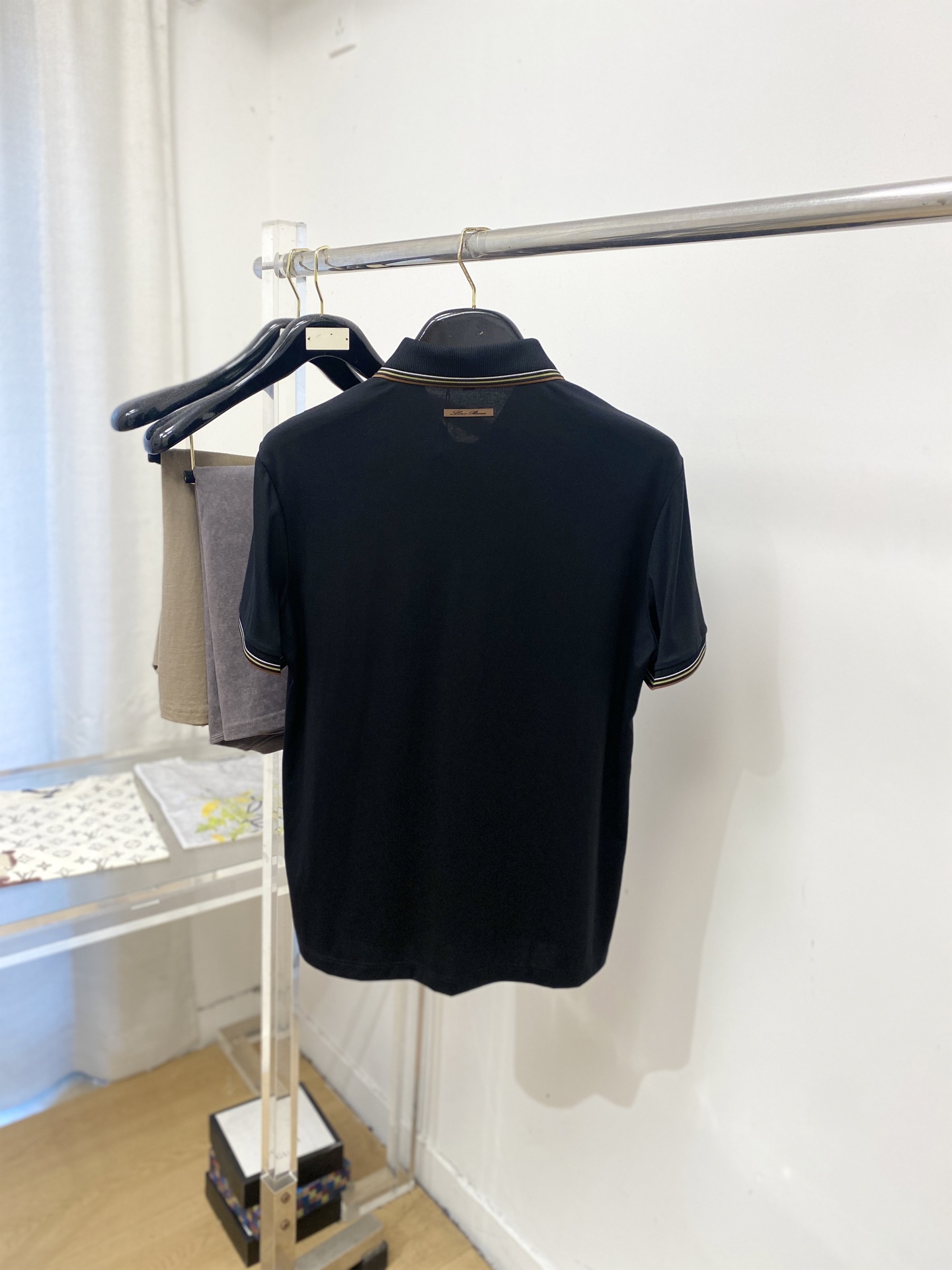 Loro piana、2026新品短袖T恤，帅气时尚，简约百搭款。胸前凹凸印胶图案logo，面料棉 不仅