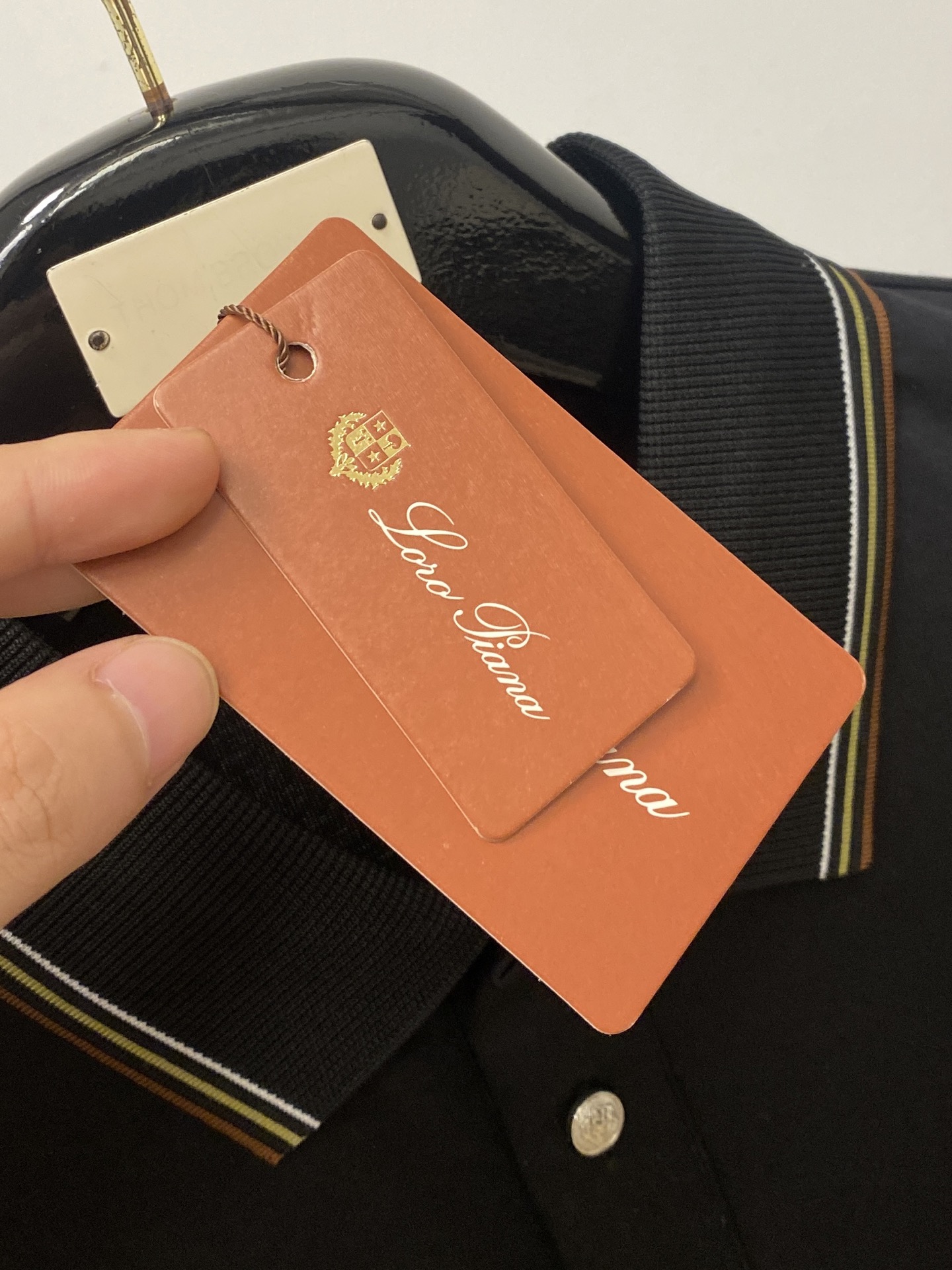 Loro piana、2026新品短袖T恤，帅气时尚，简约百搭款。胸前凹凸印胶图案logo，面料棉 不仅