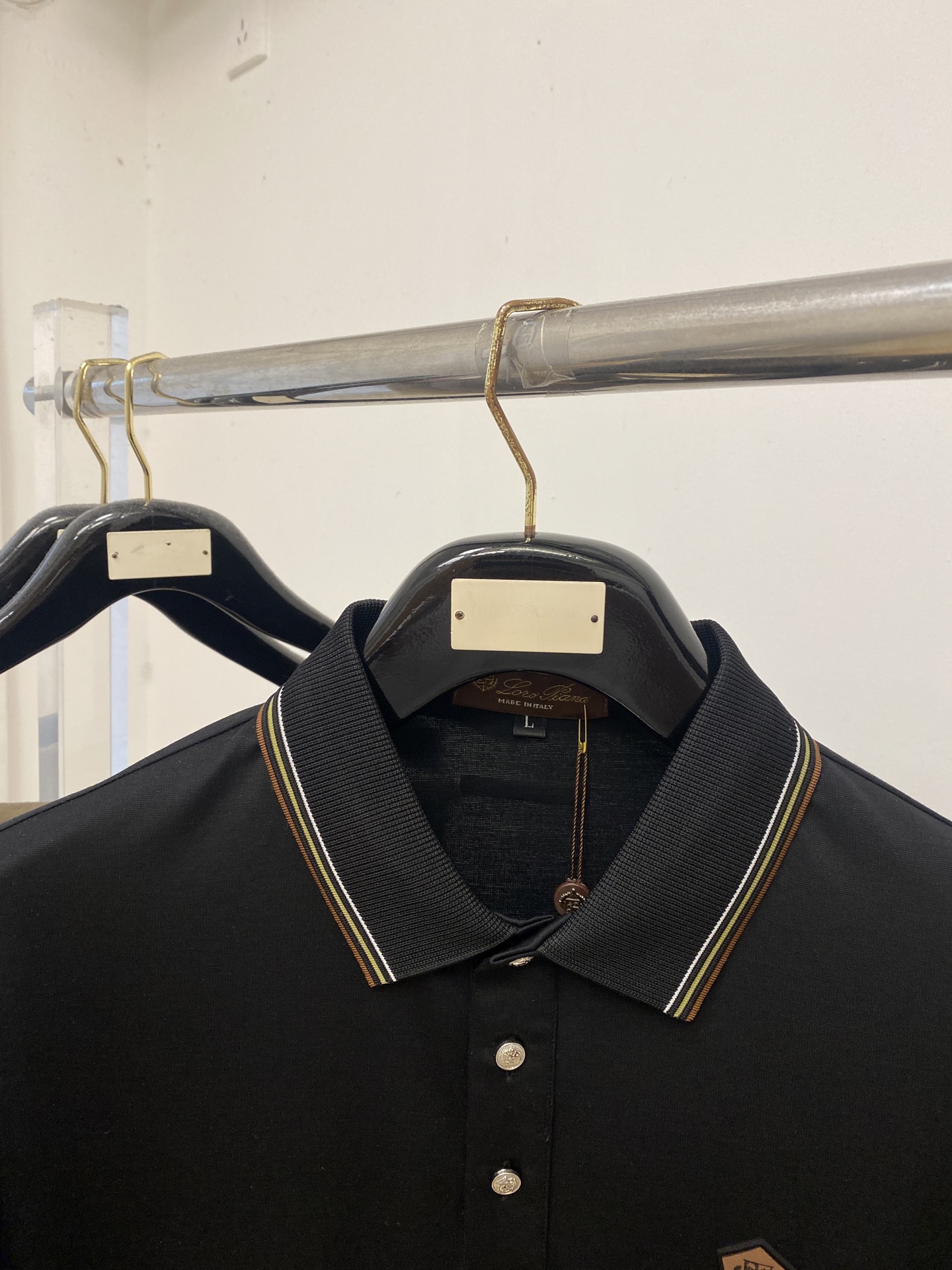 Loro piana、2026新品短袖T恤，帅气时尚，简约百搭款。胸前凹凸印胶图案logo，面料棉 不仅