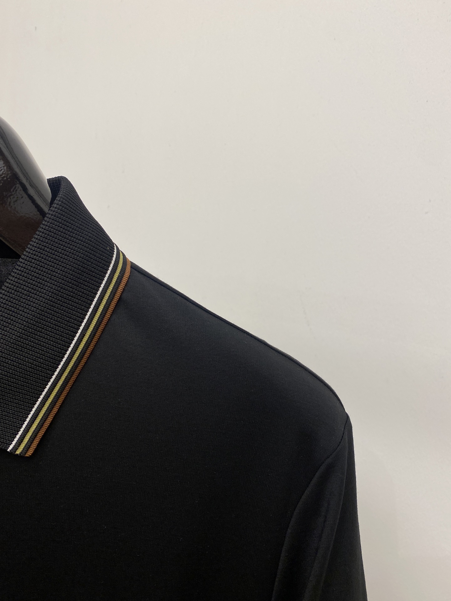 Loro piana、2026新品短袖T恤，帅气时尚，简约百搭款。胸前凹凸印胶图案logo，面料棉 不仅