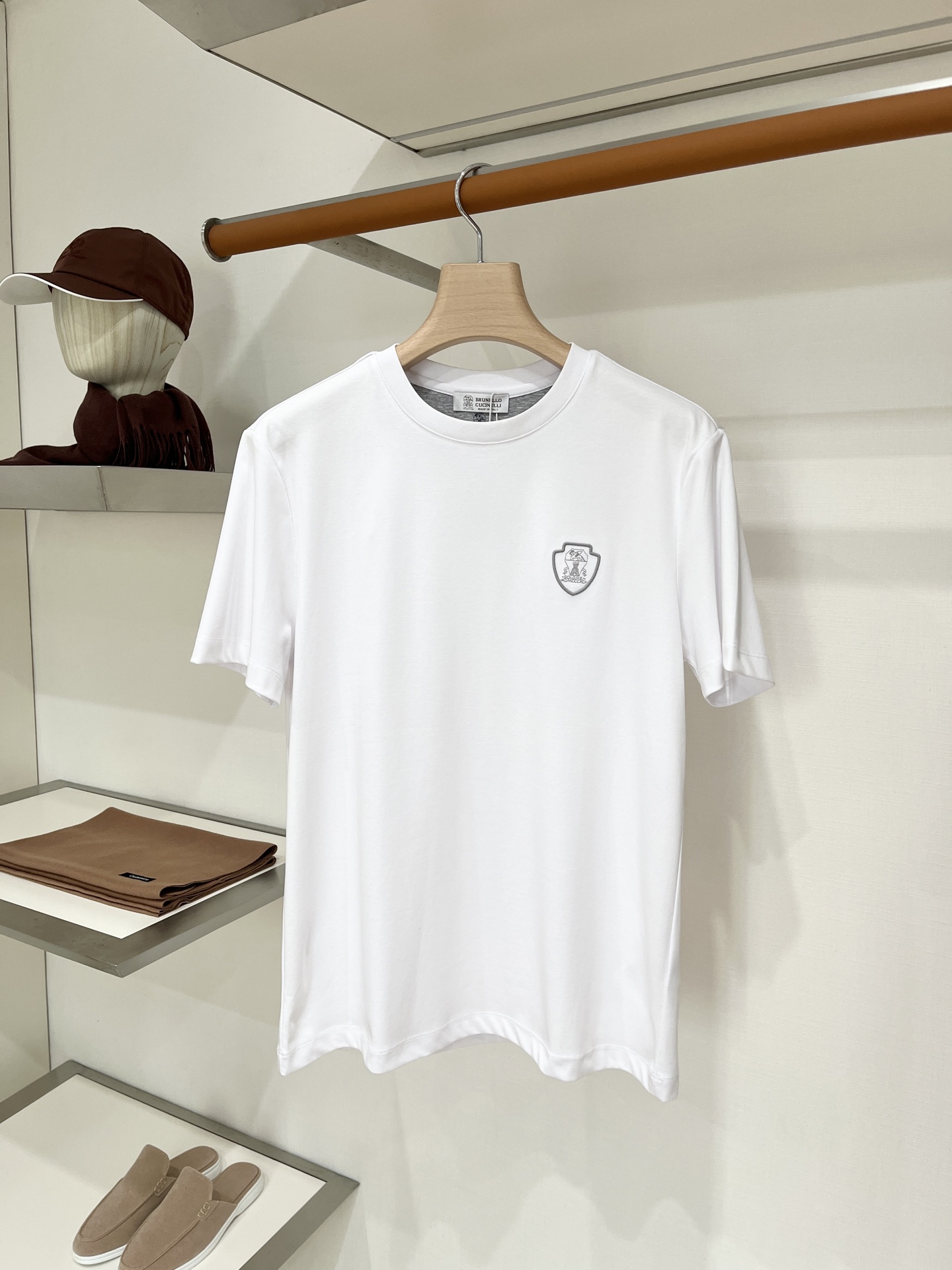 Brunello Cucinelli、2026新品短袖T恤，帅气时尚，胸前精致刺绣图案logo，简约百搭