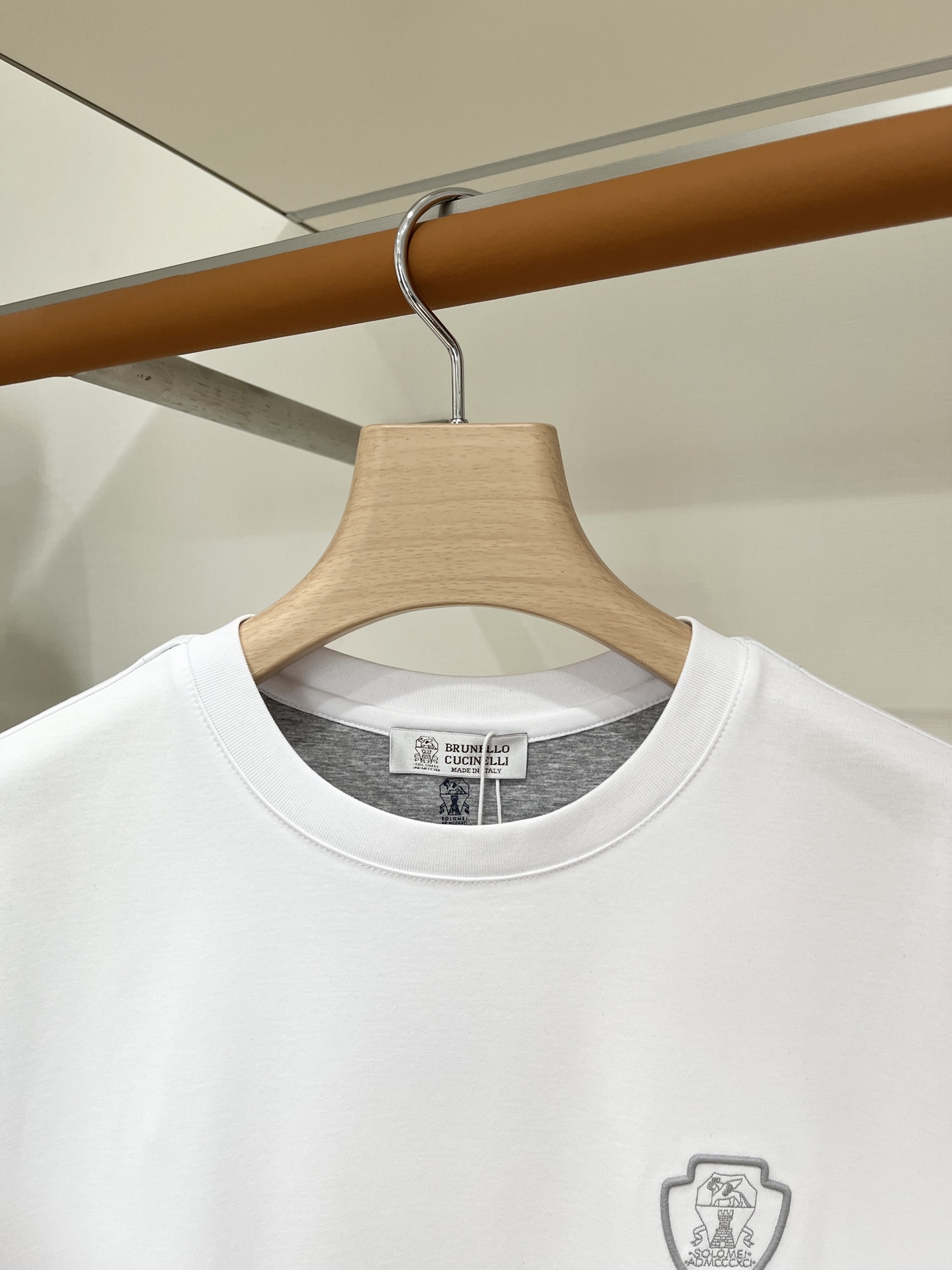Brunello Cucinelli、2026新品短袖T恤，帅气时尚，胸前精致刺绣图案logo，简约百搭