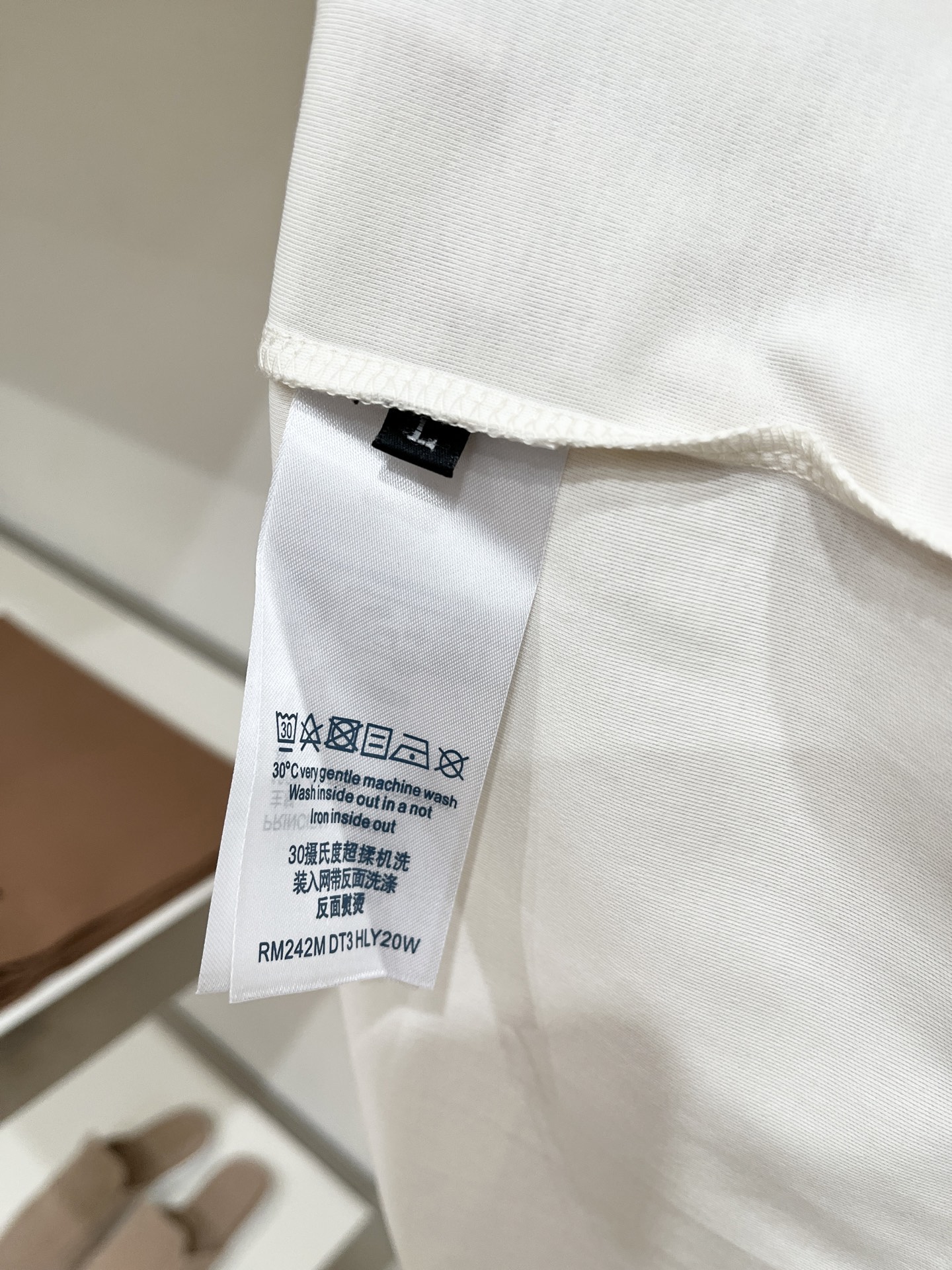 路易威登、2026新品短袖T恤，帅气时尚，简约百搭款。顶级数码定位印花字母图案logo，面料棉 不仅挺括
