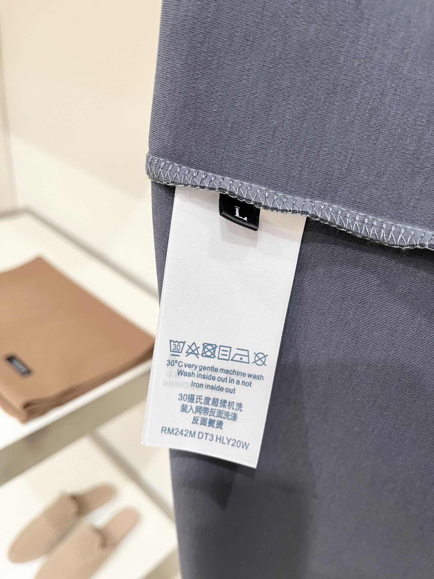 路易威登、2026新品短袖T恤，帅气时尚，简约百搭款。顶级数码定位印花字母图案logo，面料棉 不仅挺括