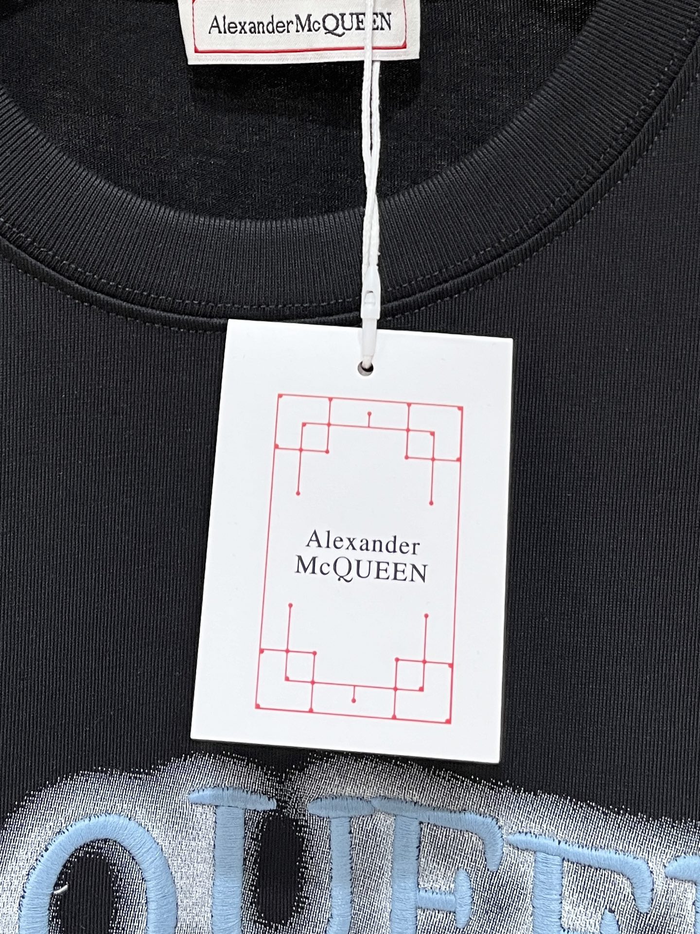 Alexander McQueen（亚历山大麦昆）、2026新品短袖T恤，帅气时尚，胸前精致刺绣字母lo