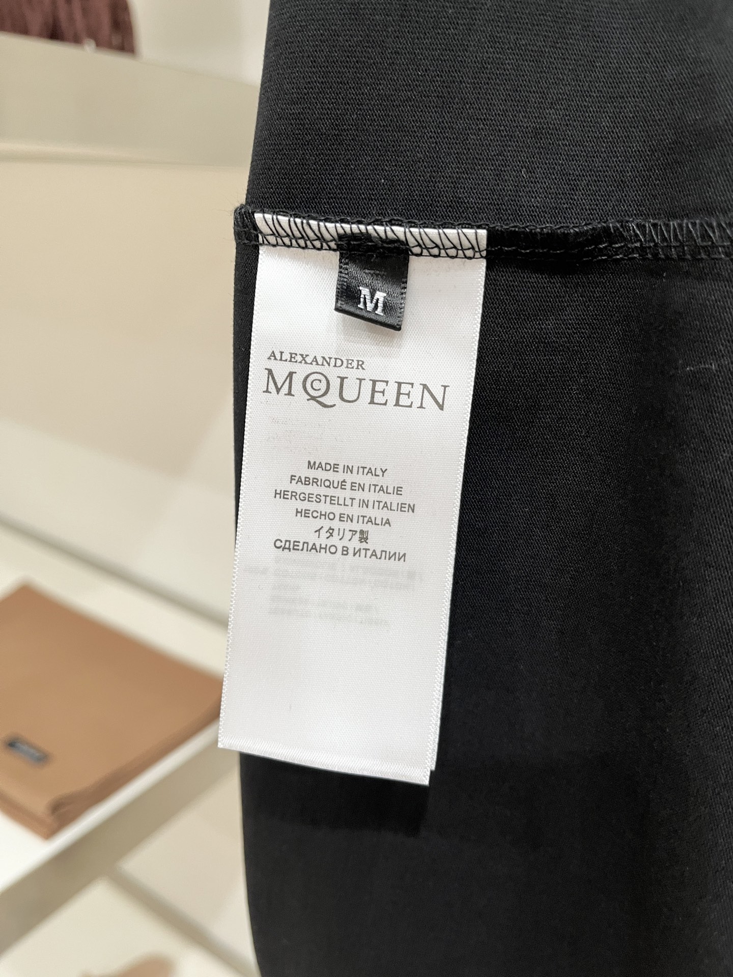 Alexander McQueen（亚历山大麦昆）、2026新品短袖T恤，帅气时尚，胸前精致刺绣字母lo