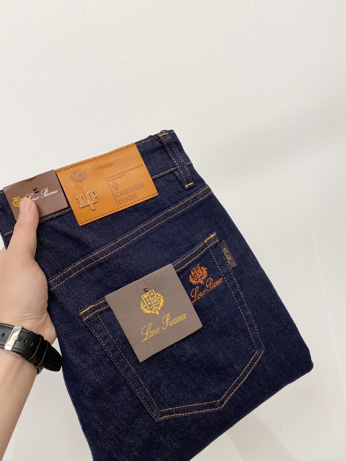 NO:936694,LP, 2026 latest products, available at counters at the same time, original goods, washed casual jeans, imported original washed stretch fabrics, comfortable and elastic, original hardware accessories decorated with logo, super correct version, extremely high grade, counter quality, fashionable and stylish upper body, code number 29-40 P,, loro piana, jeans,19860909LP、 2026最新品,专柜同步有售,原单狠货,水洗休闲牛仔裤,进口原版水洗弹力面料,舒适有弹性,原版五金辅料装饰logo,版型超正,档次极高,专柜品质,上身时尚有型,码数29-40 P,,loro piana,jeans,,Men's clothing