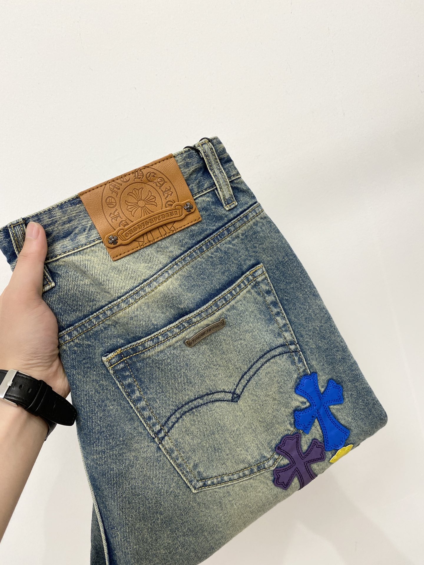NO:936697,Chrome hearts, 2026 latest products, available at counters simultaneously, original goods, washed casual jeans, imported original washed stretch fabrics, comfortable and elastic, original hardware accessories decorated with logo, super correct version, extremely high grade, counter quality, fashionable and stylish upper body, code number 29-40 P,, chrome hearts, jeans,19860909克罗心、2026最新品,专柜同步有售,原单狠货,水洗休闲牛仔裤,进口原版水洗弹力面料,舒适有弹性,原版五金辅料装饰logo,版型超正,档次极高,专柜品质,上身时尚有型,码数29-40 P,,chrome hearts,jeans,,Men's clothing