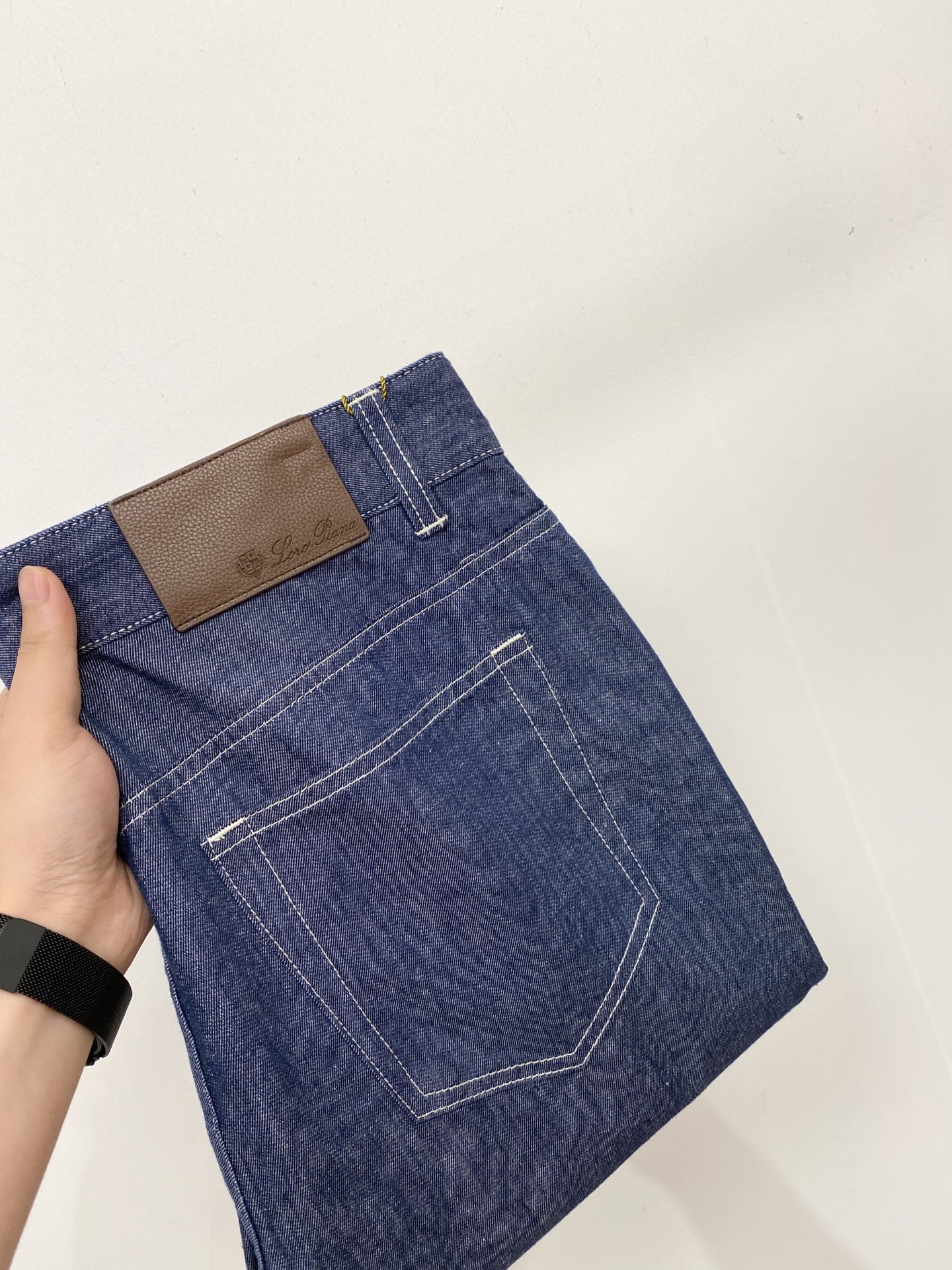NO:935586,LP, 2026 latest products, available at counters at the same time, original goods, washed casual jeans, imported original washed stretch fabrics, comfortable and elastic, original hardware accessories decorated with logo, super correct version, extremely high grade, counter quality, fashionable and stylish upper body, code number 29-38, loro piana, jeans,19860909LP、2026最新品,专柜同步有售,原单狠货,水洗休闲牛仔裤,进口原版水洗弹力面料,舒适有弹性,原版五金辅料装饰logo,版型超正,档次极高,专柜品质,上身时尚有型,码数29-38,,loro piana,jeans,,Men's clothing