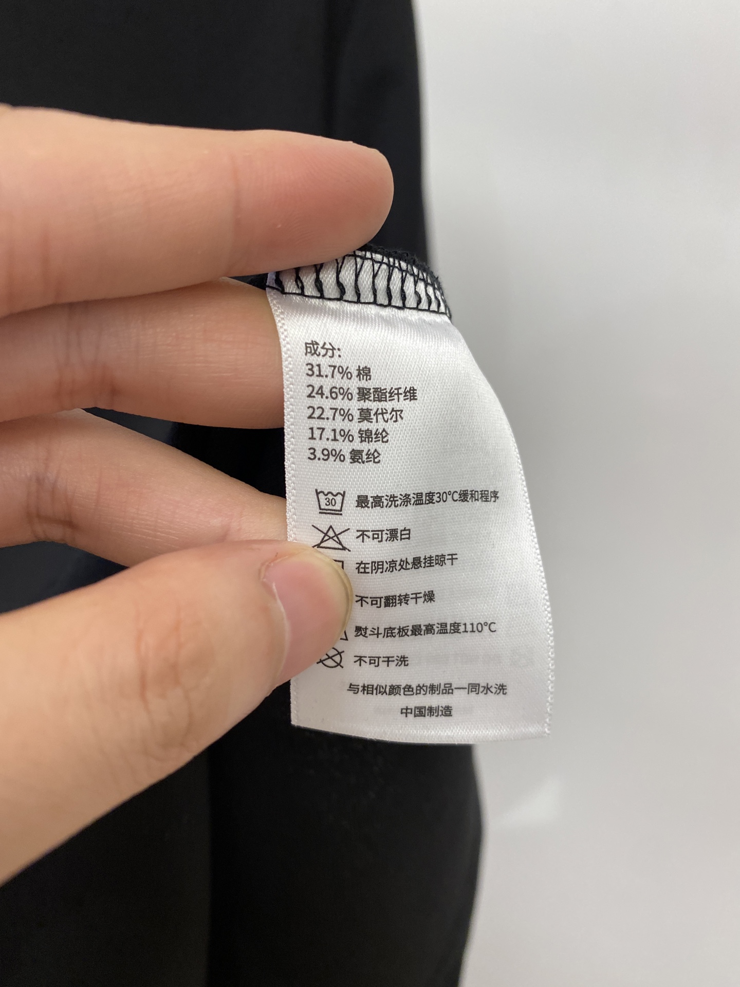 杰尼亚、2026新品短袖T恤，帅气时尚，胸前精致刺绣字母logo，简约百搭款。面料棉 不仅挺括，保持潮流