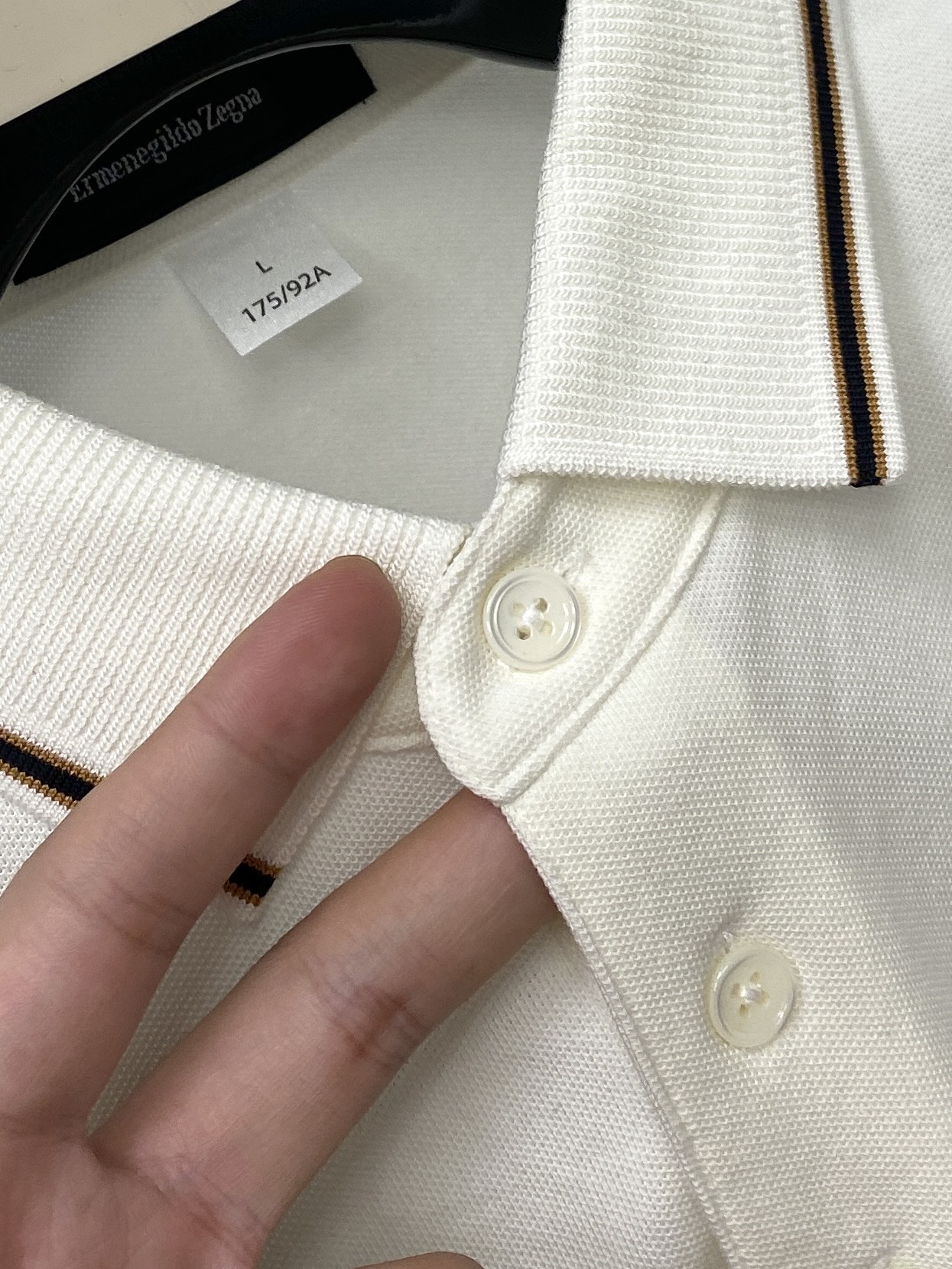 杰尼亚、2026新品短袖T恤，帅气时尚，胸前精致刺绣字母logo，简约百搭款。面料棉 不仅挺括，保持潮流