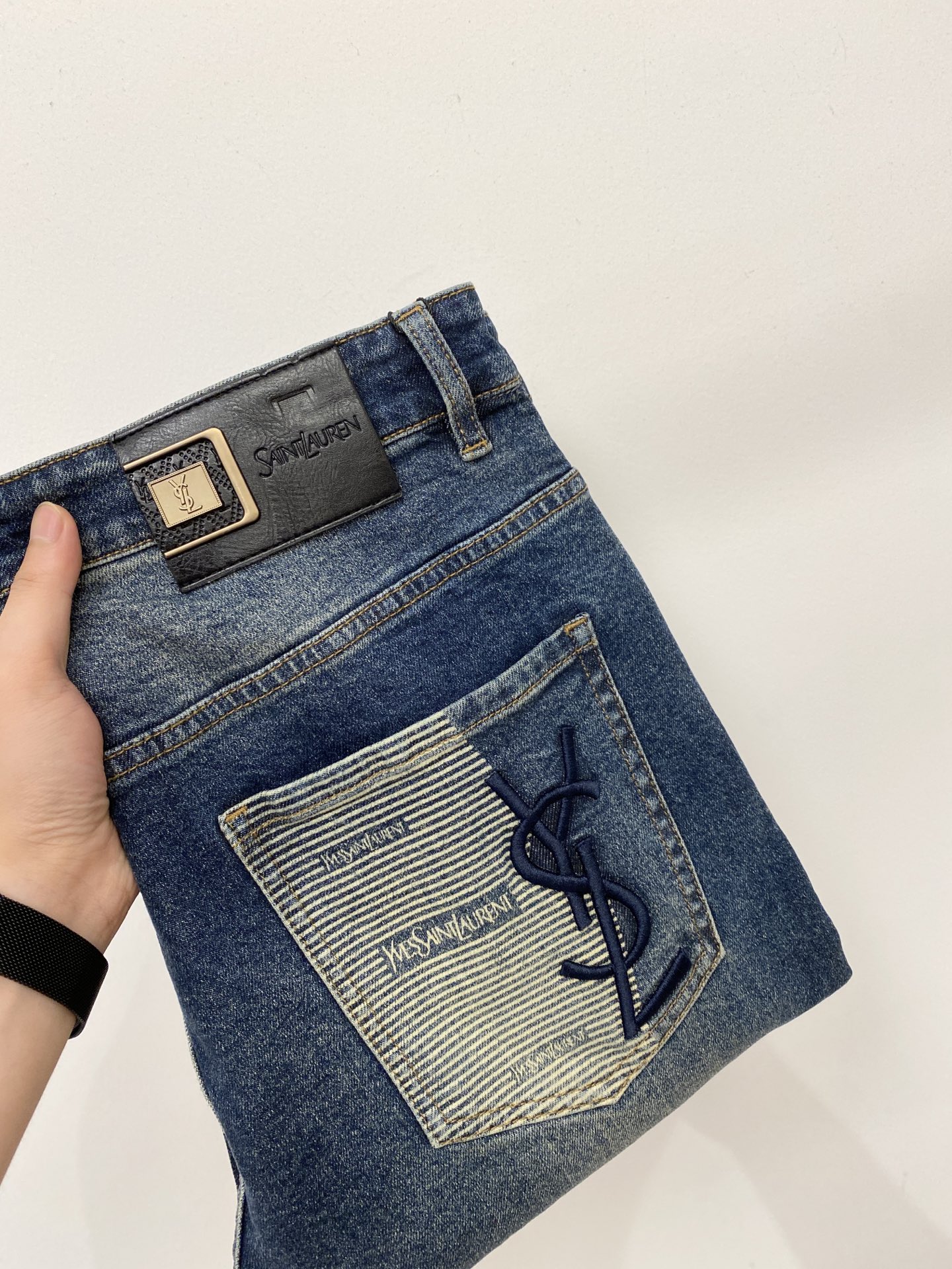 YSL 圣罗兰、2026最新品，专柜同步有售，原单狠货，水洗休闲牛仔裤，进口原版水洗弹力面料，舒适有弹性