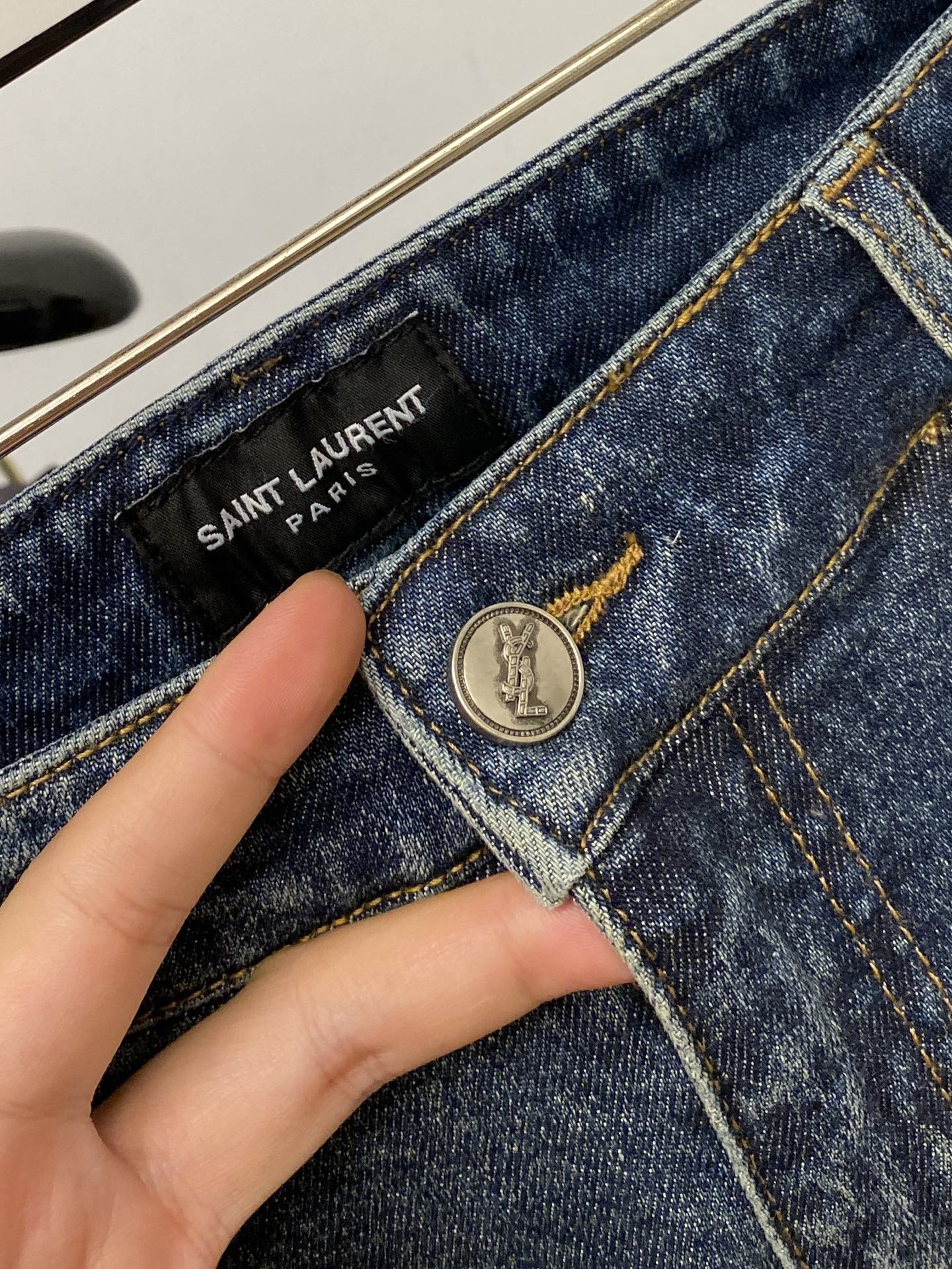 YSL 圣罗兰、2026最新品，专柜同步有售，原单狠货，水洗休闲牛仔裤，进口原版水洗弹力面料，舒适有弹性