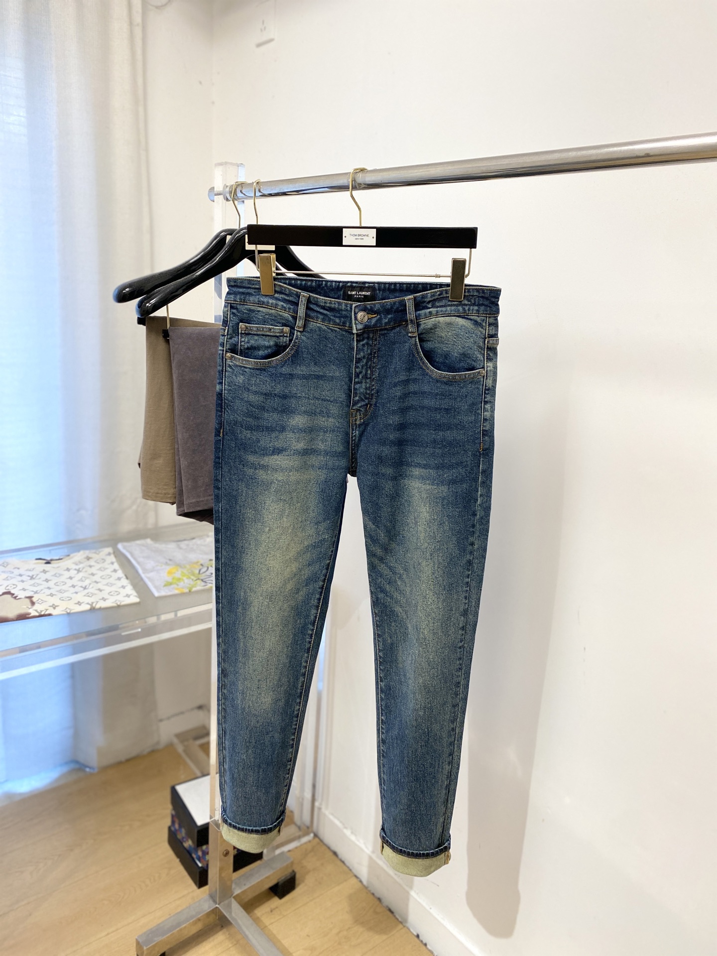 YSL 圣罗兰、2026最新品，专柜同步有售，原单狠货，水洗休闲牛仔裤，进口原版水洗弹力面料，舒适有弹性