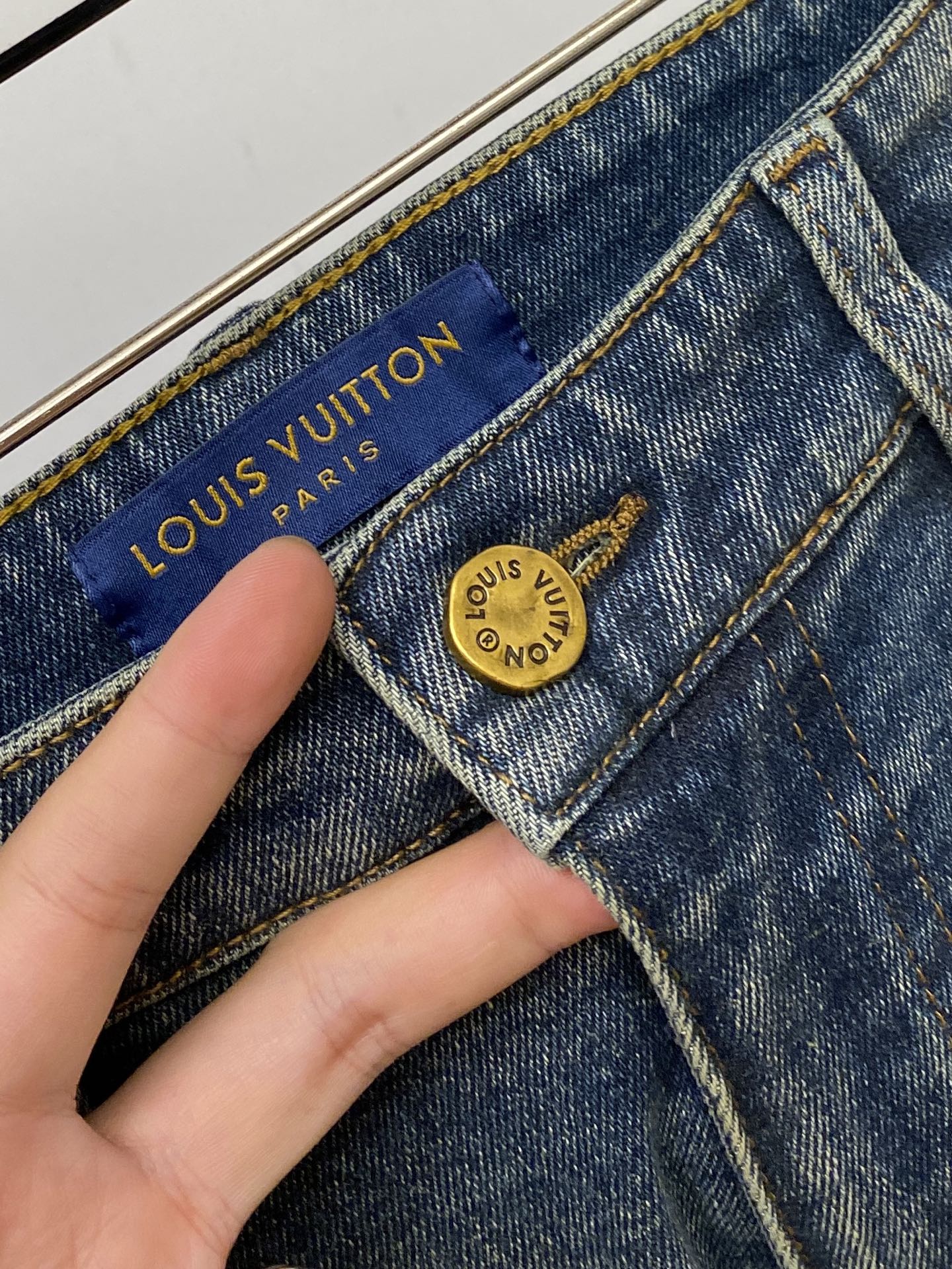 LV、2026最新品，专柜同步有售，原单狠货，水洗休闲牛仔裤，进口原版水洗弹力面料，舒适有弹性，原版五金