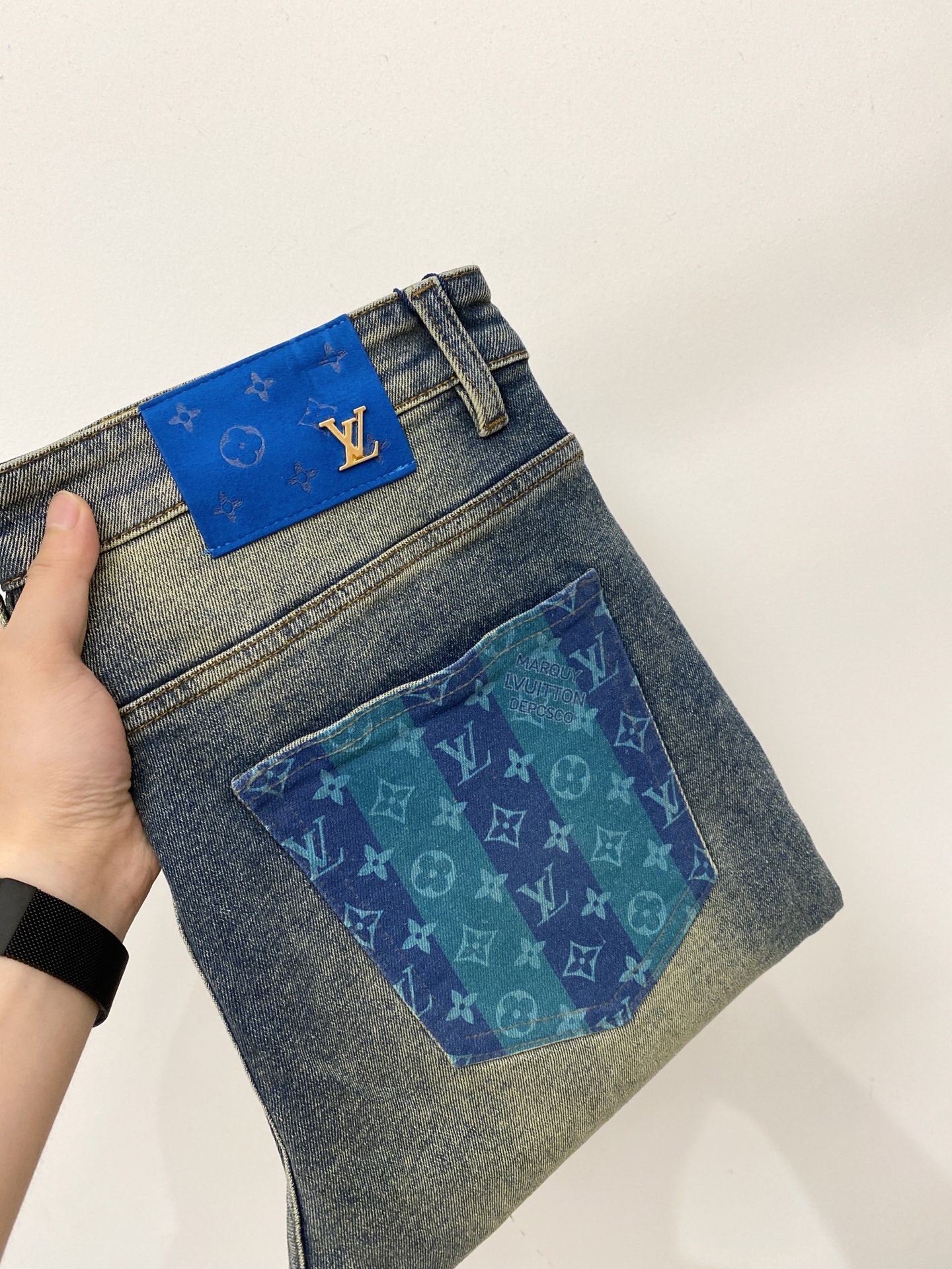 LV、2026最新品，专柜同步有售，原单狠货，水洗休闲牛仔裤，进口原版水洗弹力面料，舒适有弹性，原版五金