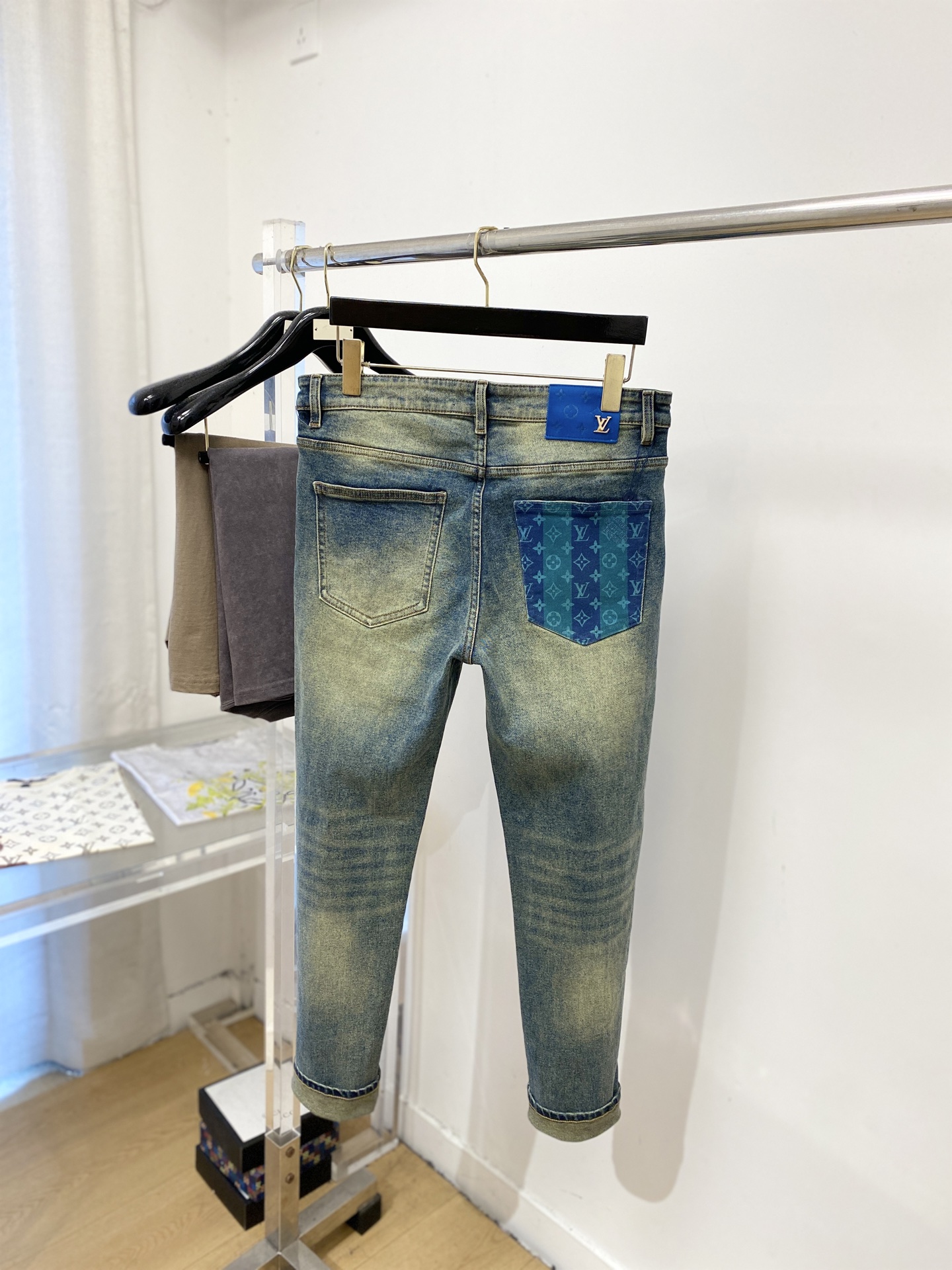 LV、2026最新品，专柜同步有售，原单狠货，水洗休闲牛仔裤，进口原版水洗弹力面料，舒适有弹性，原版五金