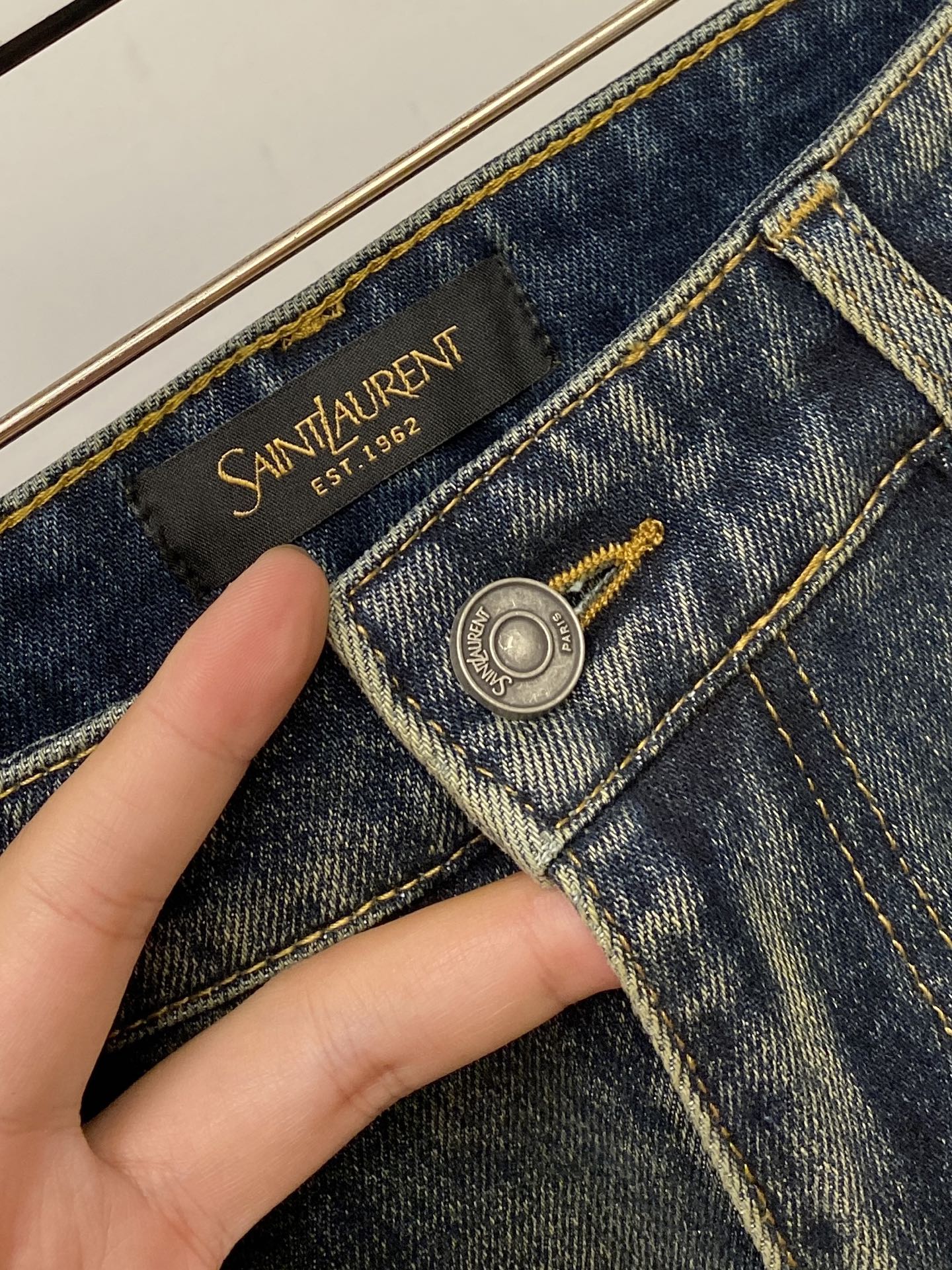YSL 圣罗兰、2026最新品，专柜同步有售，原单狠货，水洗休闲牛仔裤，进口原版水洗弹力面料，舒适有弹性
