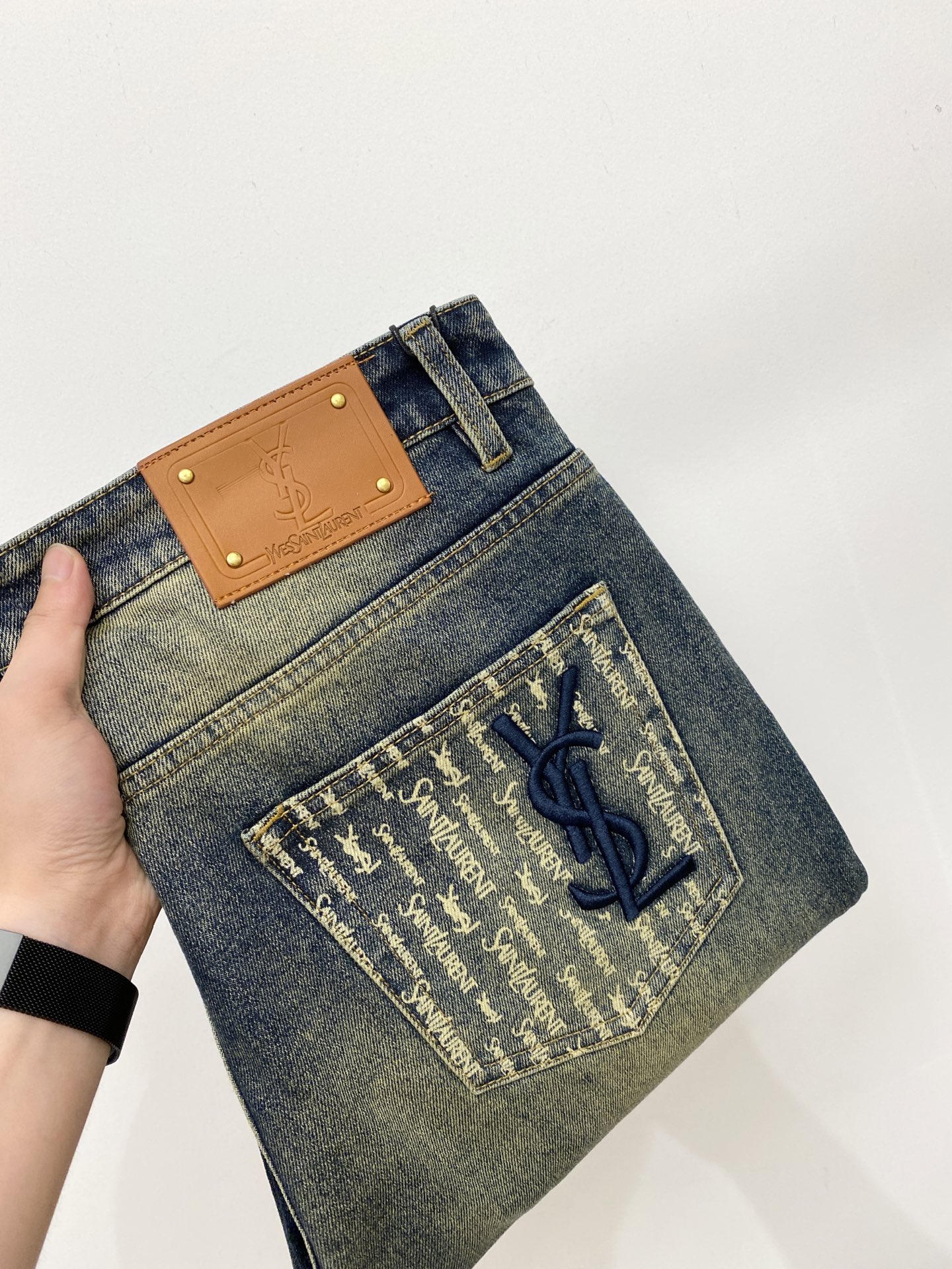 YSL 圣罗兰、2026最新品，专柜同步有售，原单狠货，水洗休闲牛仔裤，进口原版水洗弹力面料，舒适有弹性