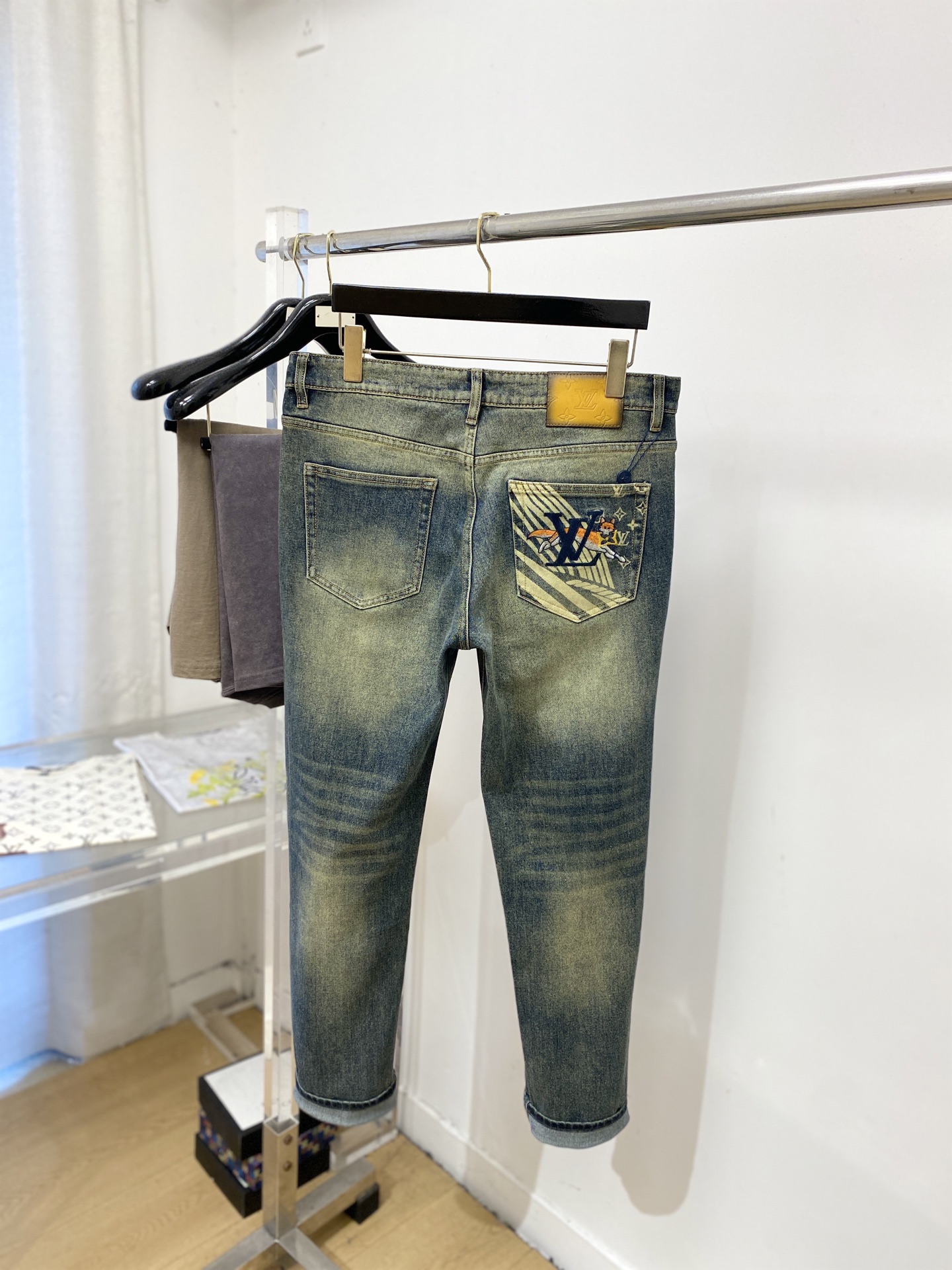 LV、2026最新品，专柜同步有售，原单狠货，水洗休闲牛仔裤，进口原版水洗弹力面料，舒适有弹性，原版五金
