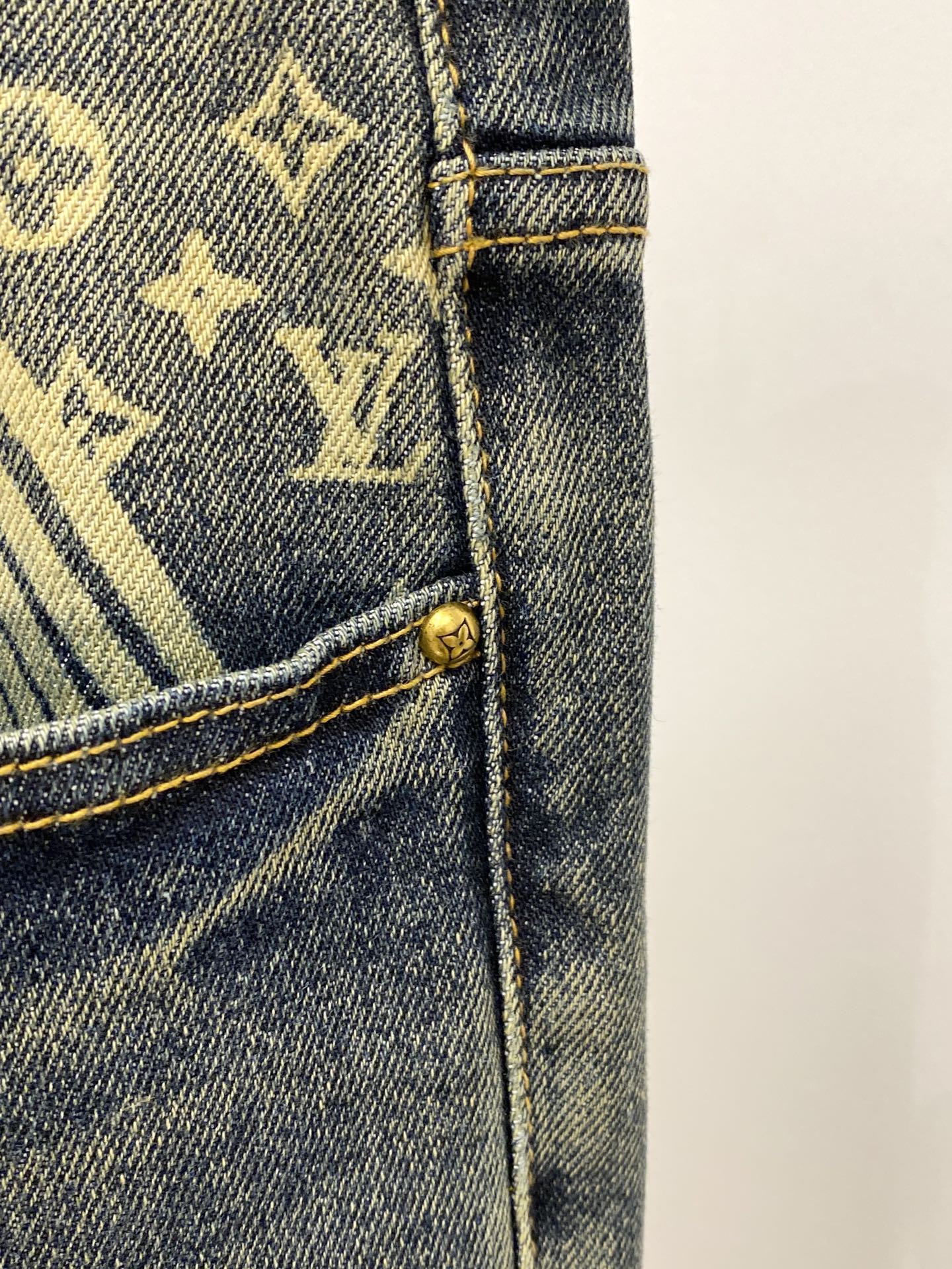 LV、2026最新品，专柜同步有售，原单狠货，水洗休闲牛仔裤，进口原版水洗弹力面料，舒适有弹性，原版五金