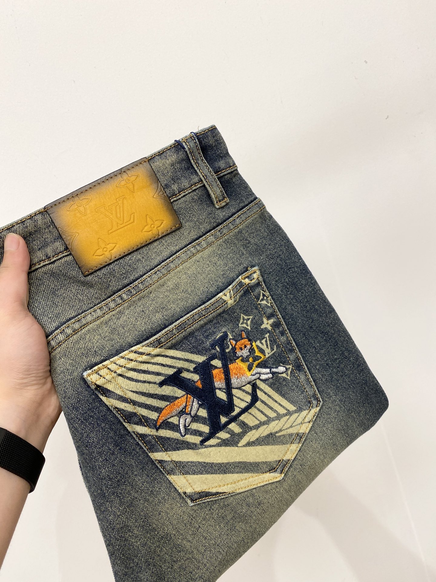 LV、2026最新品，专柜同步有售，原单狠货，水洗休闲牛仔裤，进口原版水洗弹力面料，舒适有弹性，原版五金