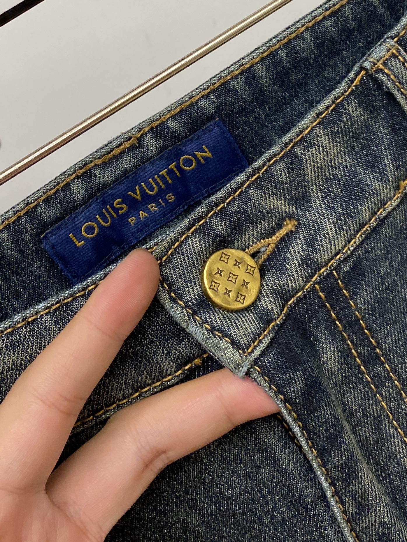 LV、2026最新品，专柜同步有售，原单狠货，水洗休闲牛仔裤，进口原版水洗弹力面料，舒适有弹性，原版五金