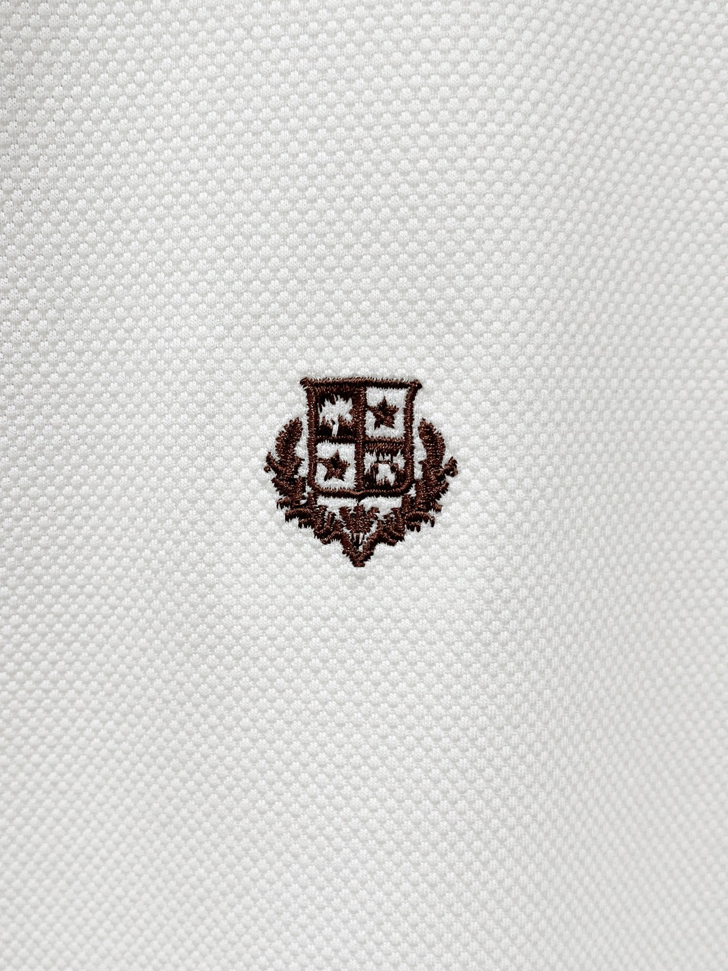Loro Piana、2026新品短袖T恤，帅气时尚，胸前精致刺绣图案字母logo，简约百搭款。面料棉 不仅挺括，保持潮