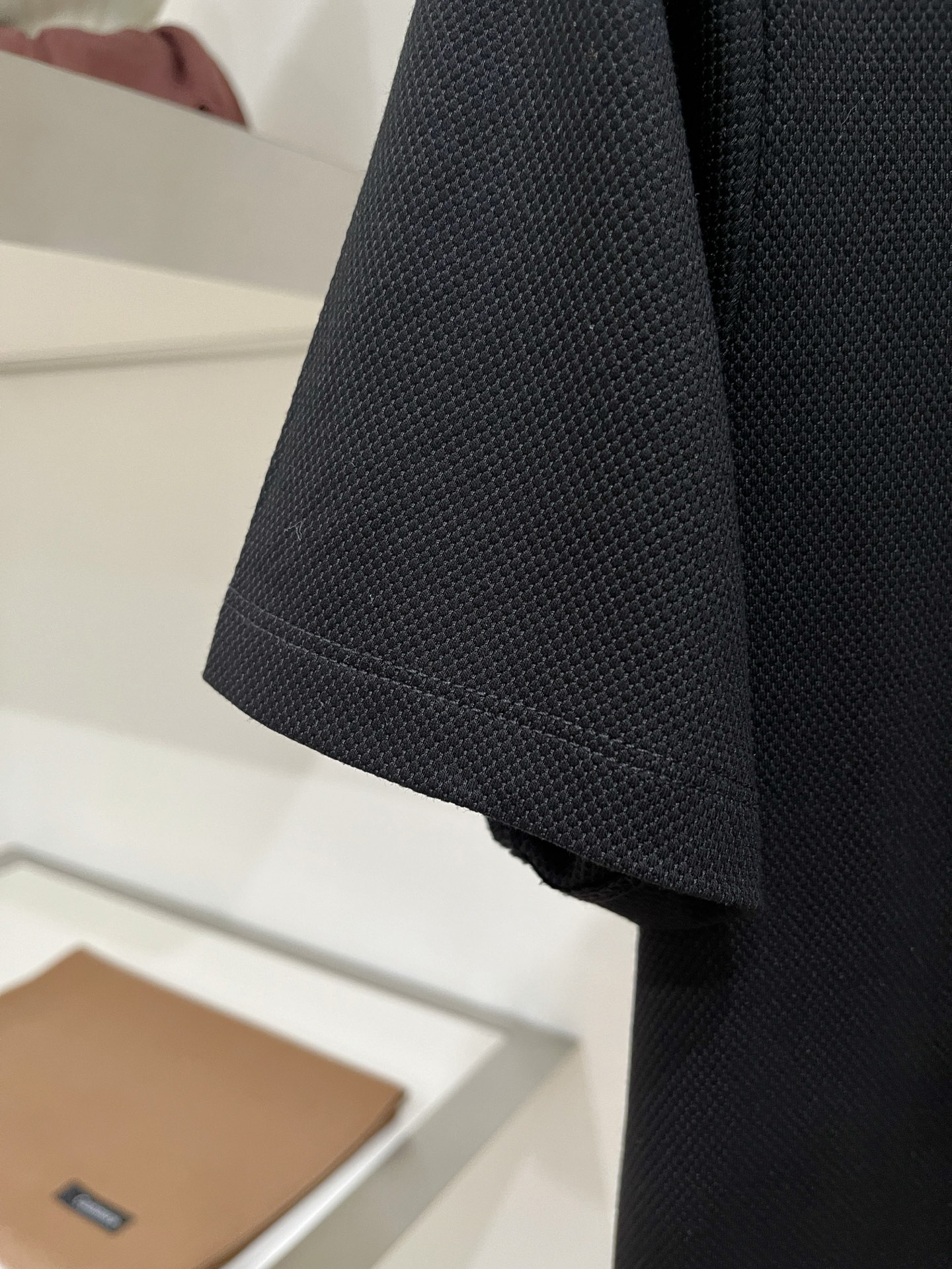 Loro Piana、2026新品短袖T恤，帅气时尚，胸前精致刺绣图案字母logo，简约百搭款。面料棉 不仅挺括，保持潮