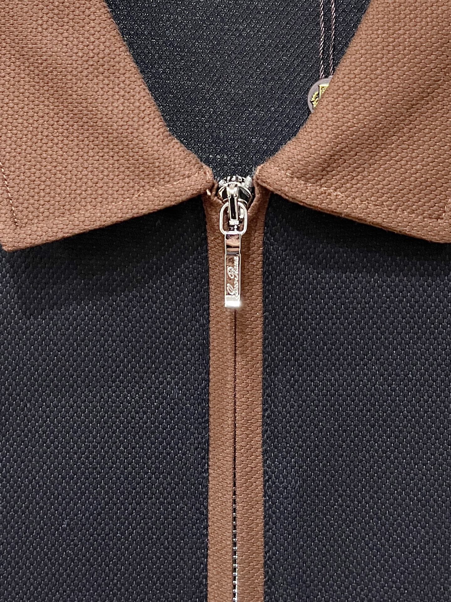 Loro Piana、2026新品短袖T恤，帅气时尚，胸前精致刺绣图案字母logo，简约百搭款。面料棉 不仅挺括，保持潮