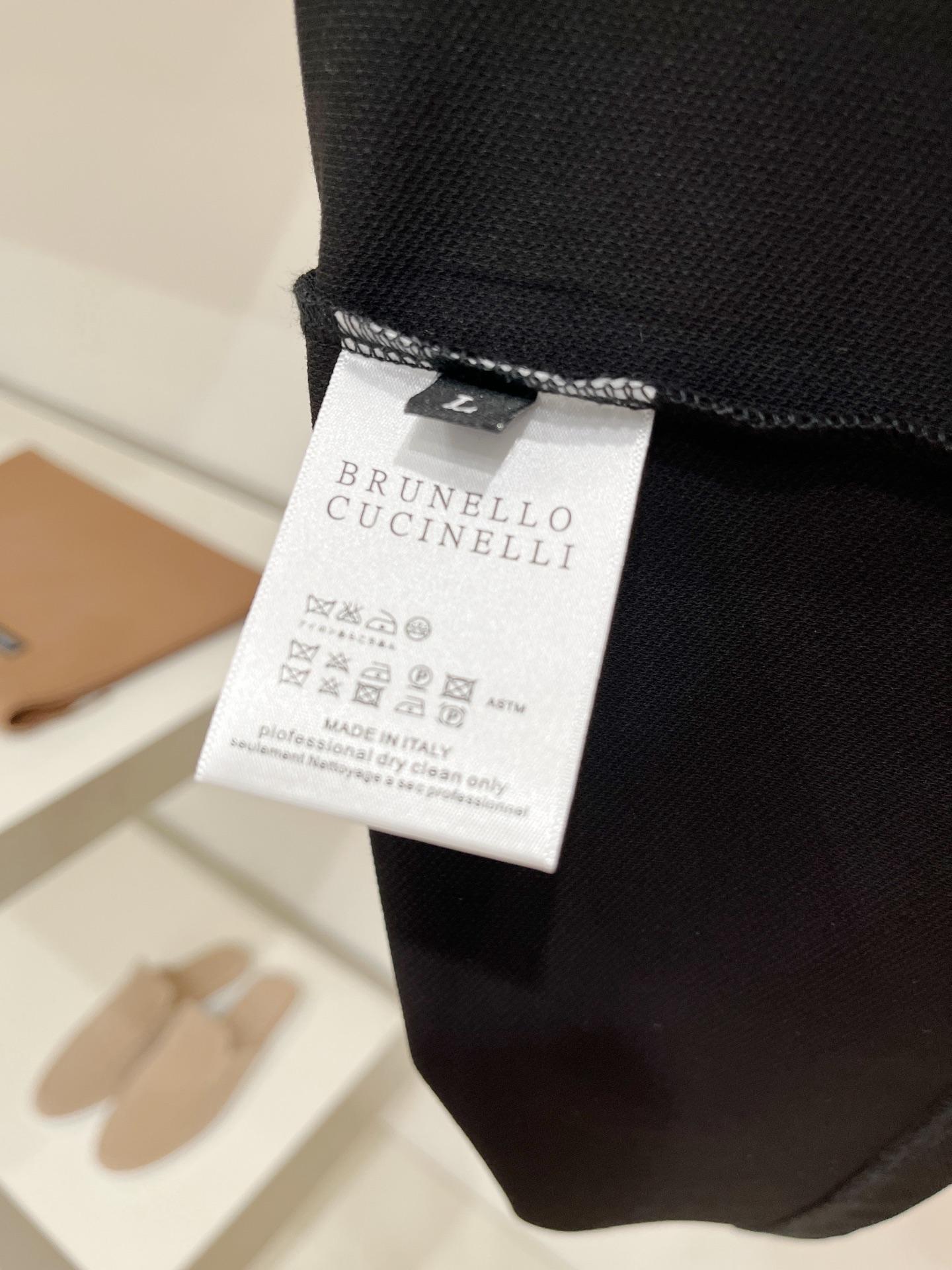 Brunello Cucinelli、2026新品短袖T恤，帅气时尚，胸前精致刺绣图案logo，简约百搭款。面料棉 不仅