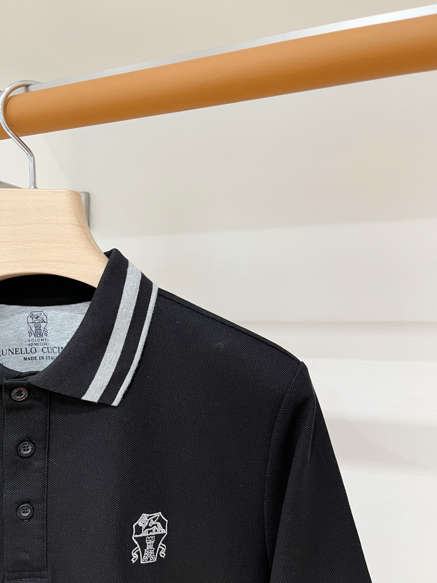 Brunello Cucinelli、2026新品短袖T恤，帅气时尚，胸前精致刺绣图案logo，简约百搭款。面料棉 不仅