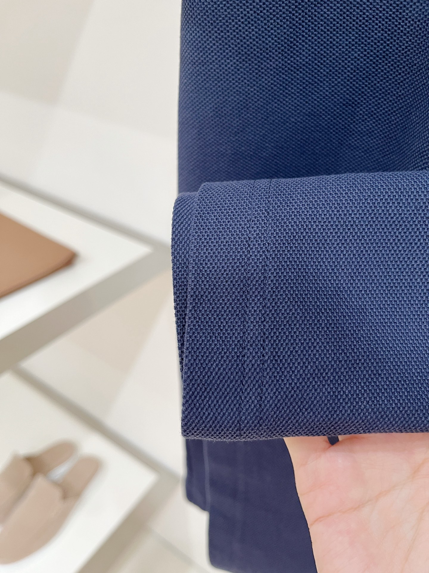 Loro Piana、2026新品短袖T恤，帅气时尚，胸前精致刺绣图案字母logo，简约百搭款。面料棉 不仅挺括，保持潮