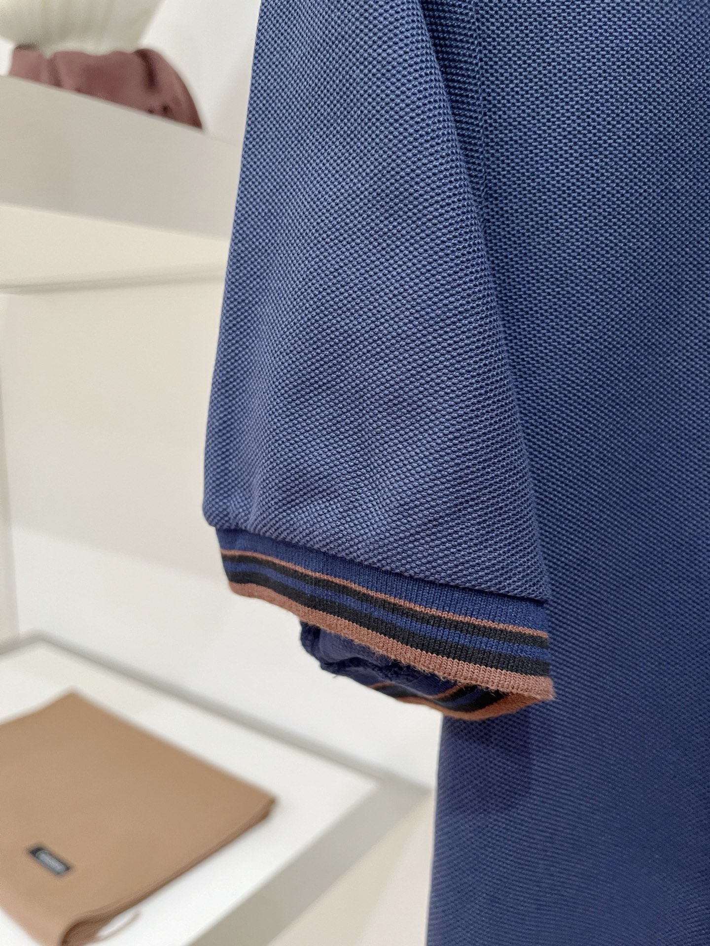 Loro Piana、2026新品短袖T恤，帅气时尚，胸前精致刺绣图案字母logo，简约百搭款。面料棉 不仅挺括，保持潮